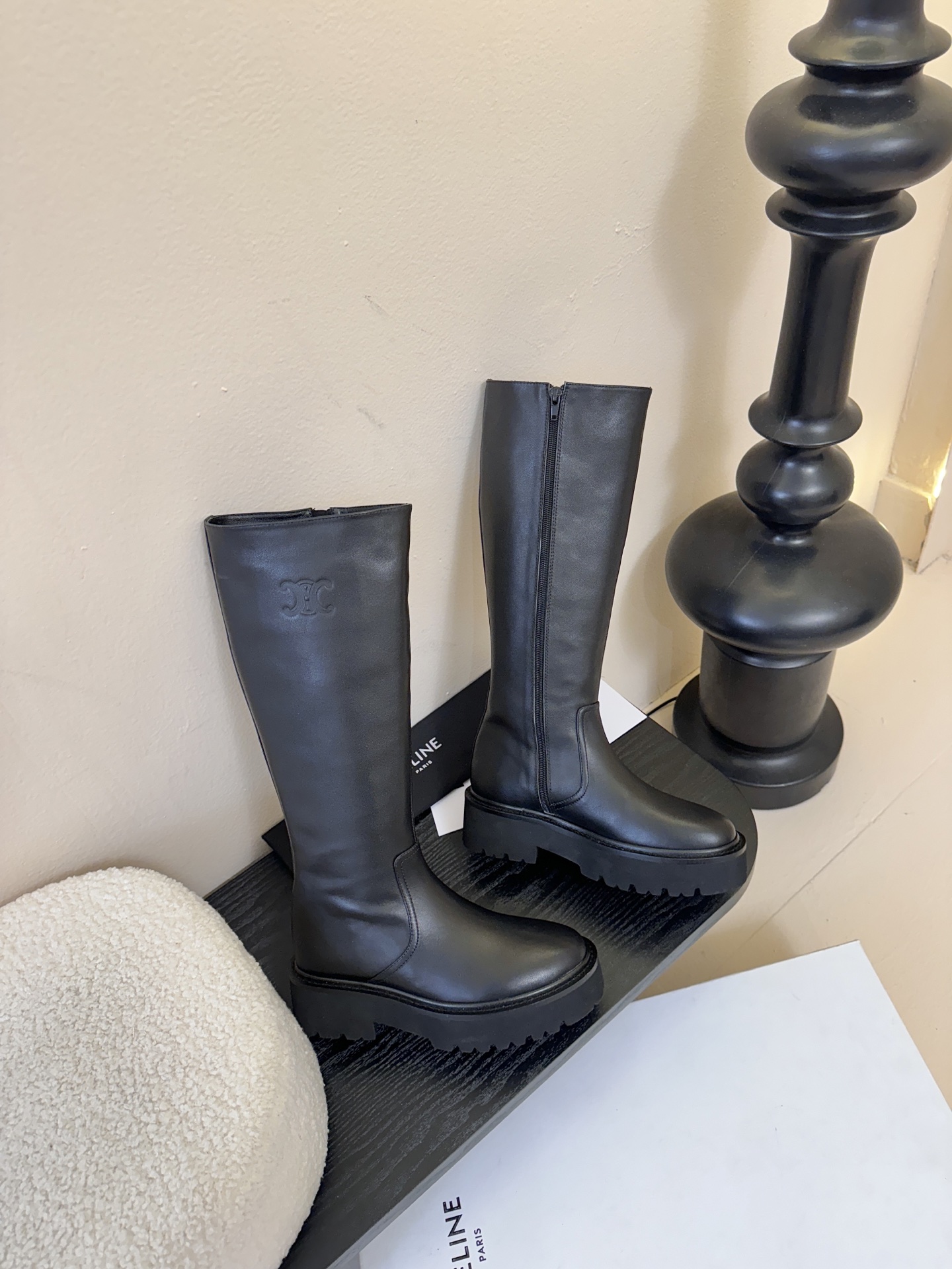 【CELINE·思琳】赛琳2025秋冬款BULKY BUCKLED系列拼色一脚蹬交叉搭扣长靴松紧带帆布短