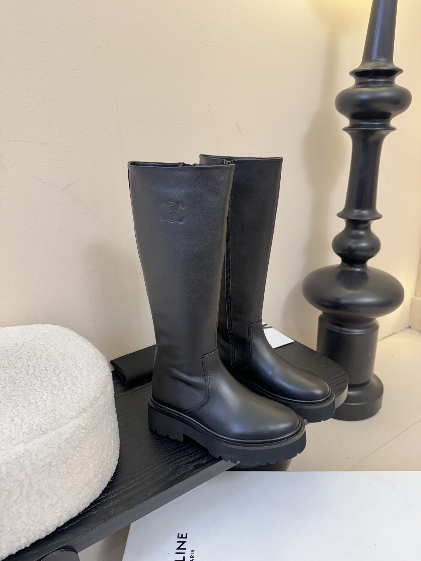 【CELINE·思琳】赛琳2025秋冬款BULKY BUCKLED系列拼色一脚蹬交叉搭扣长靴松紧带帆布短