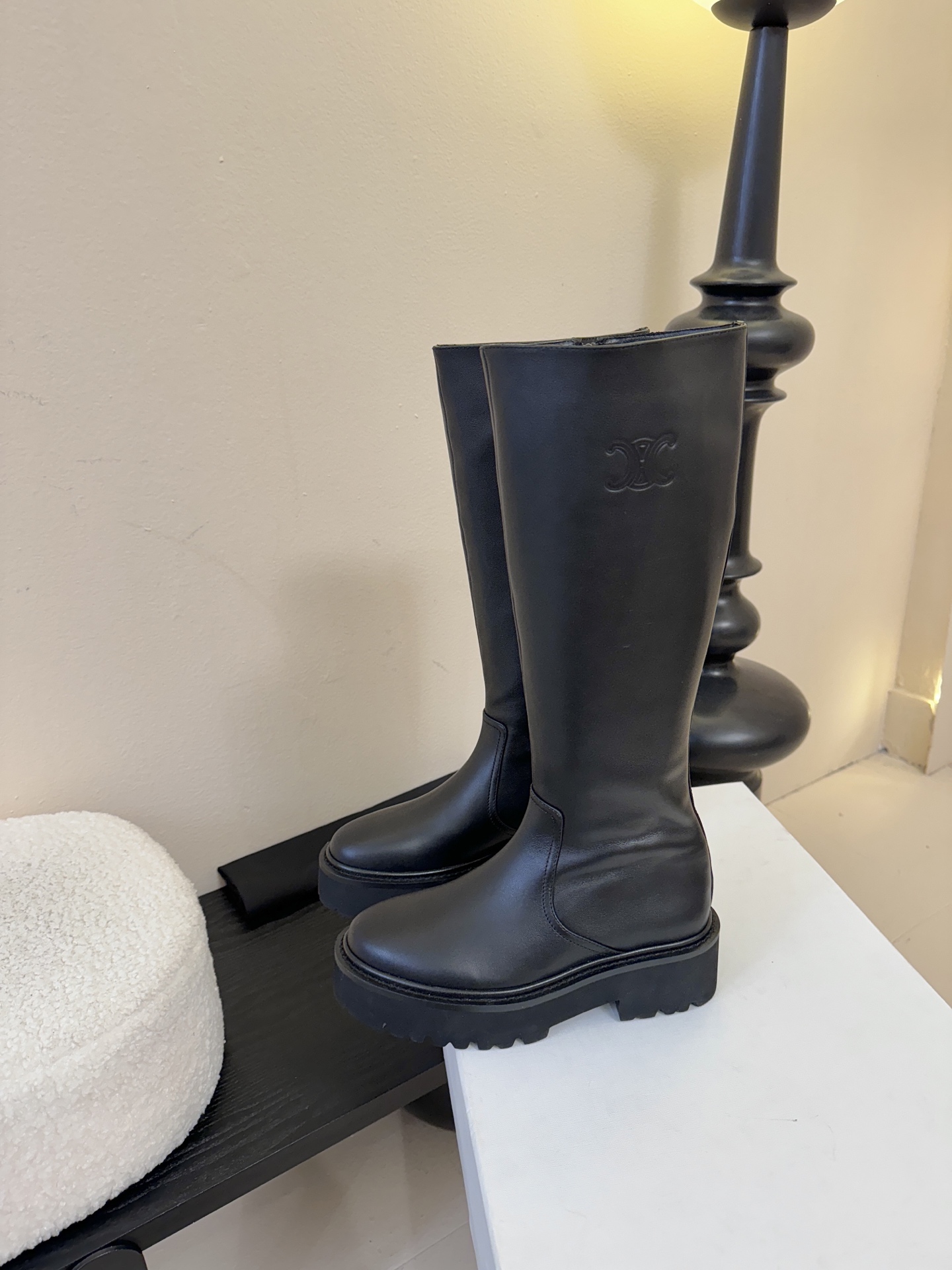 【CELINE·思琳】赛琳2025秋冬款BULKY BUCKLED系列拼色一脚蹬交叉搭扣长靴松紧带帆布短