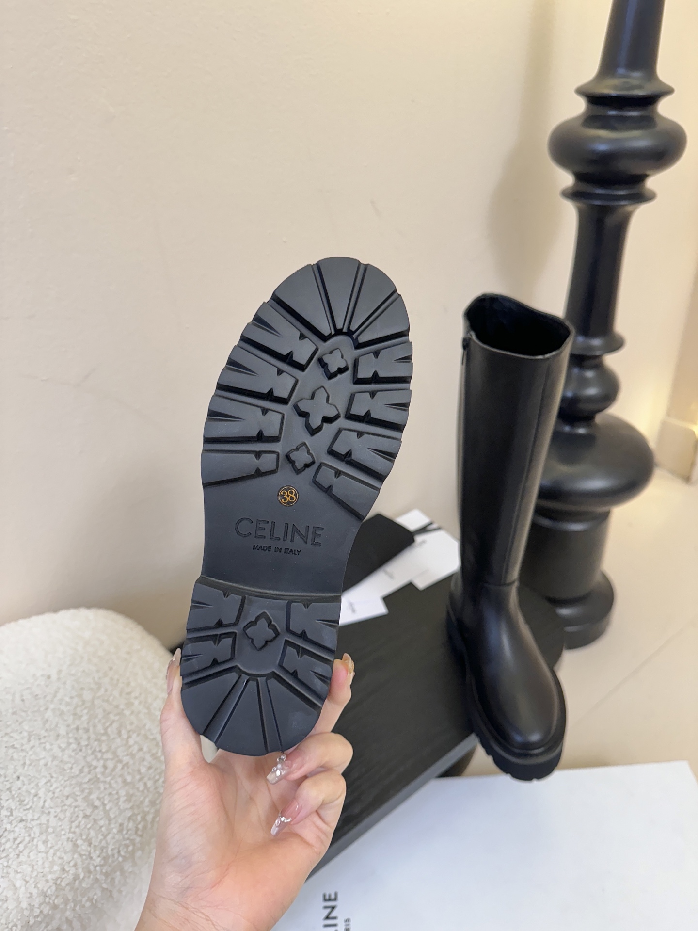 【CELINE·思琳】赛琳2025秋冬款BULKY BUCKLED系列拼色一脚蹬交叉搭扣长靴松紧带帆布短