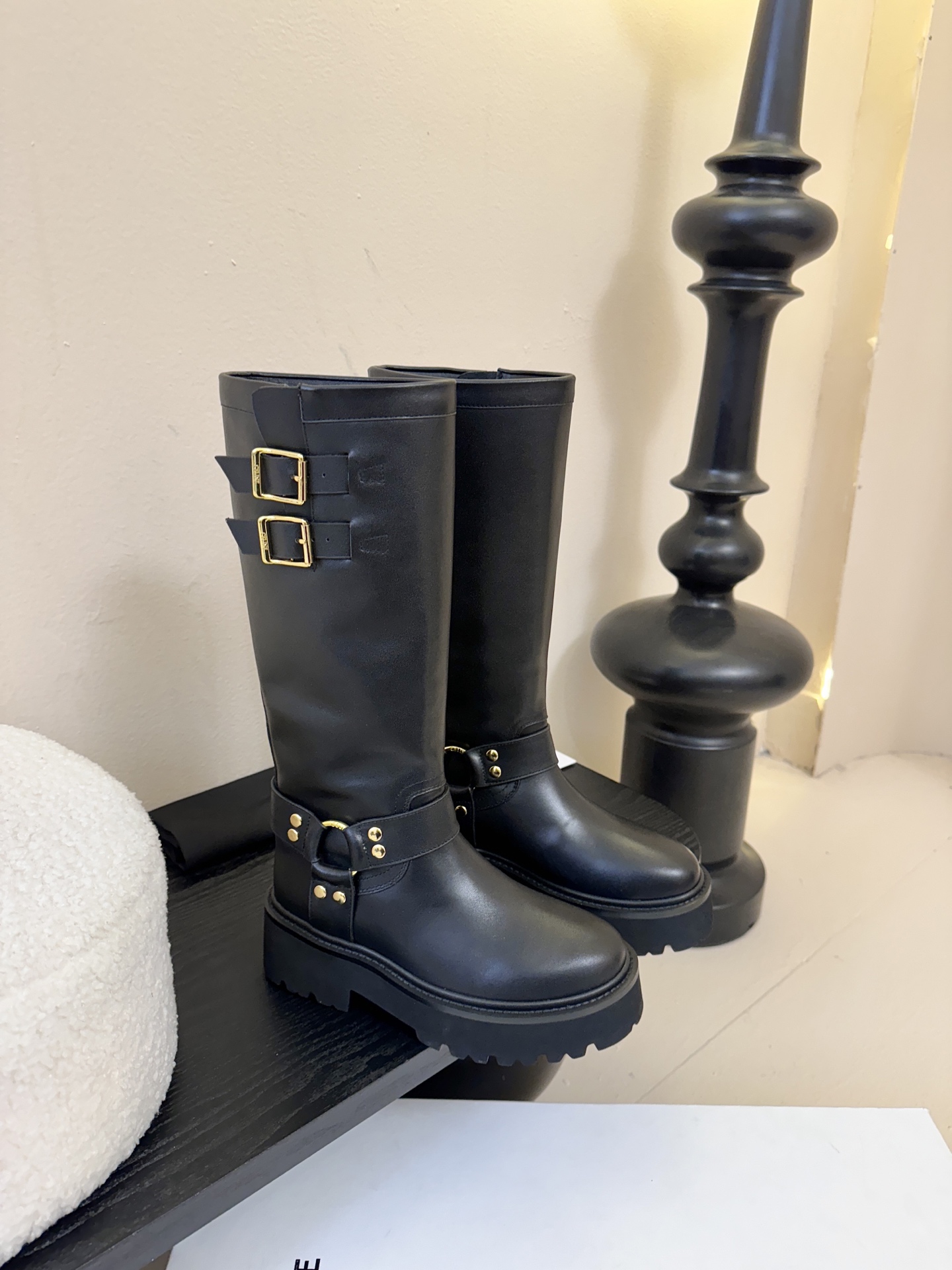 【CELINE·思琳】赛琳2025秋冬款BULKY BUCKLED系列拼色一脚蹬交叉搭扣长靴松紧带帆布短