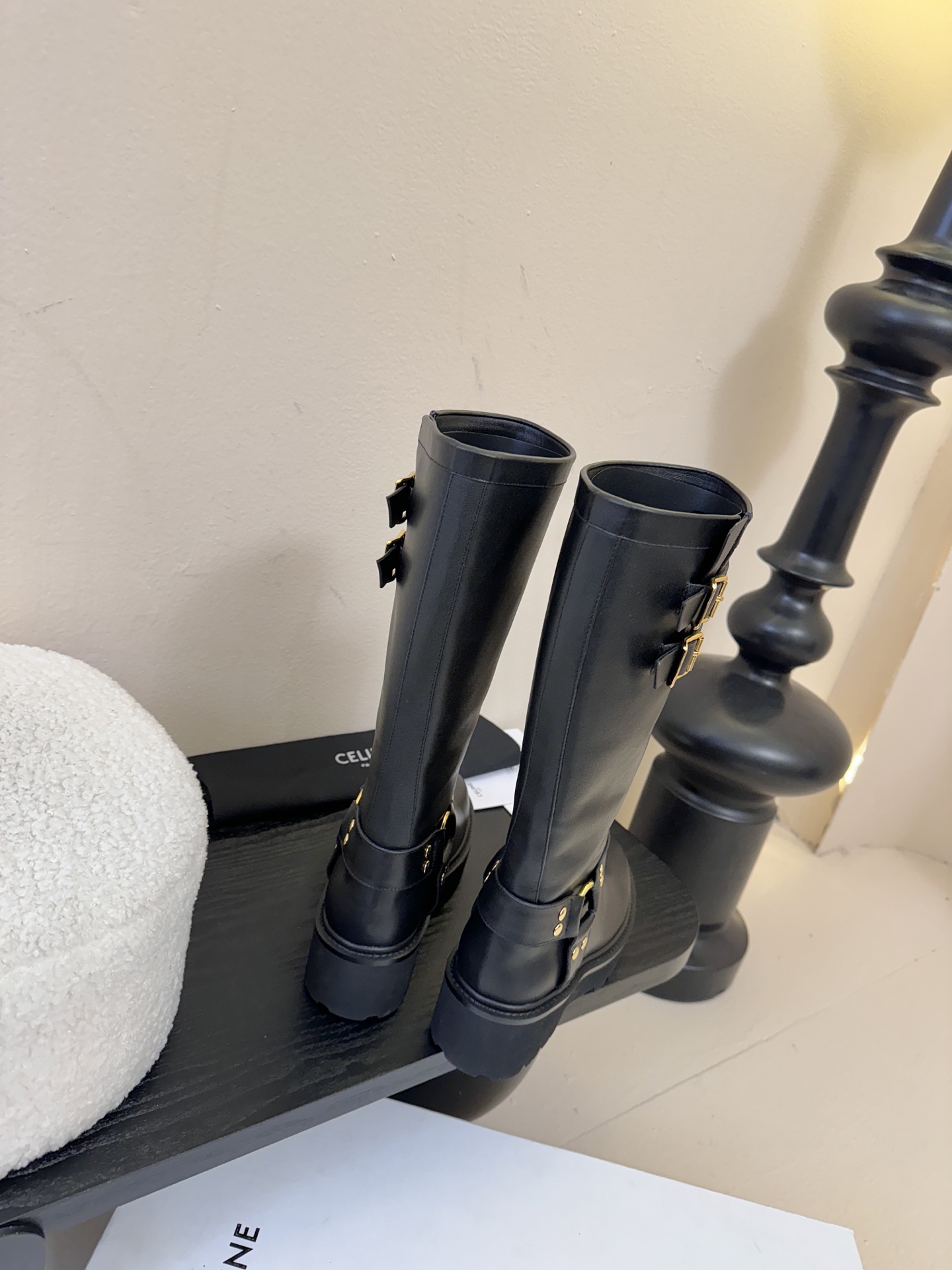 【CELINE·思琳】赛琳2025秋冬款BULKY BUCKLED系列拼色一脚蹬交叉搭扣长靴松紧带帆布短