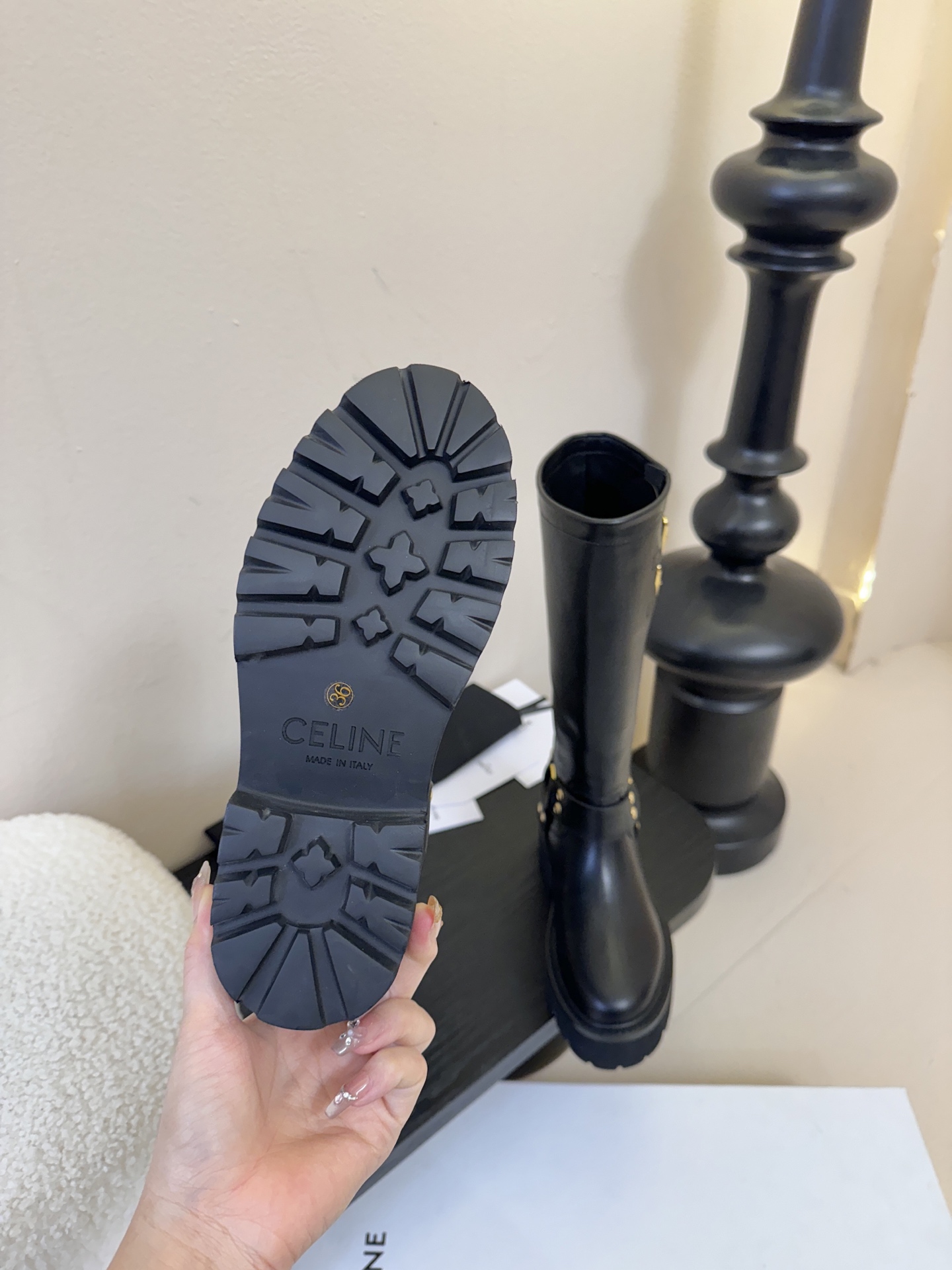 【CELINE·思琳】赛琳2025秋冬款BULKY BUCKLED系列拼色一脚蹬交叉搭扣长靴松紧带帆布短