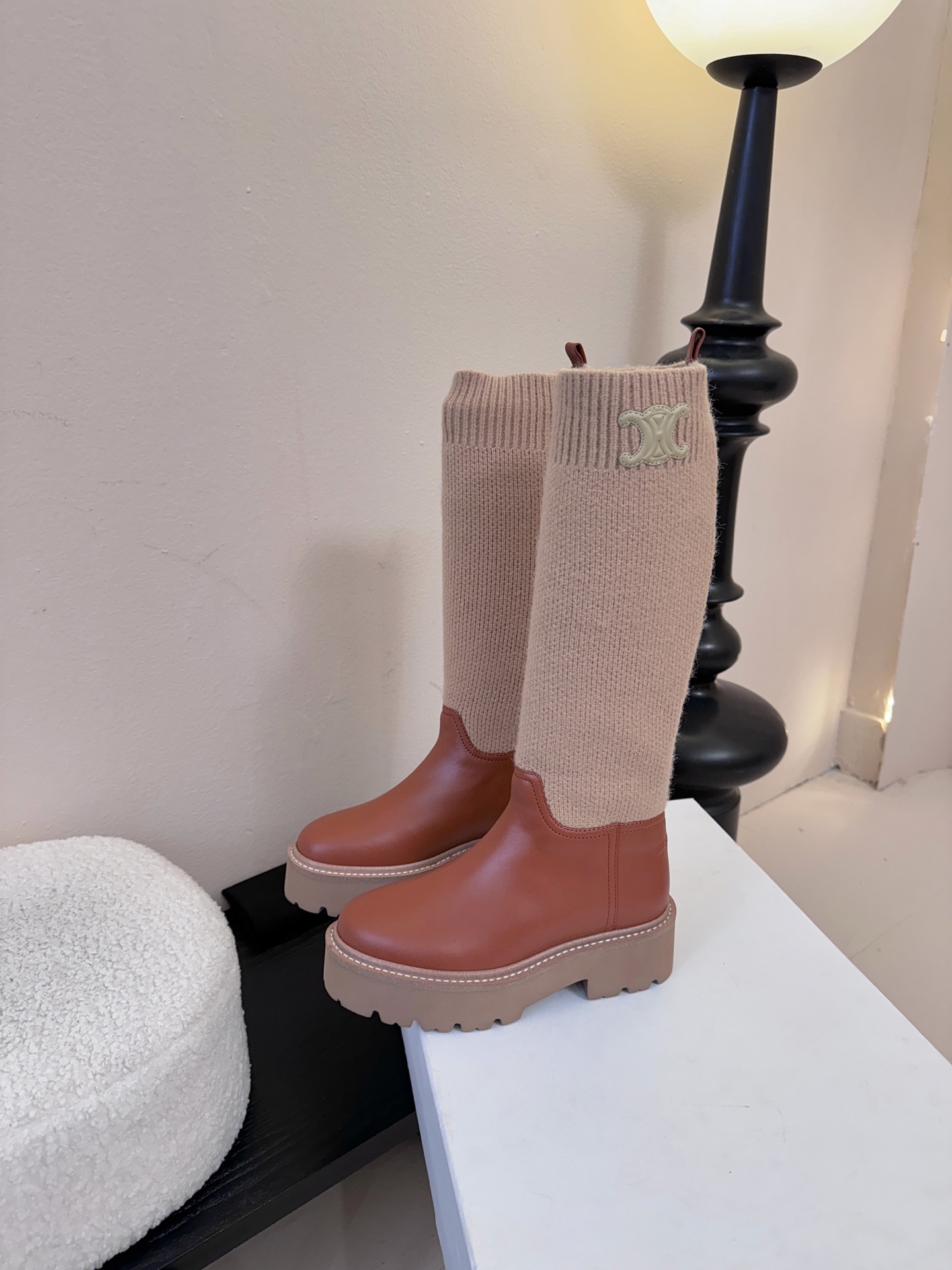 【CELINE·思琳】赛琳2025秋冬款BULKY BUCKLED系列拼色一脚蹬交叉搭扣长靴松紧带帆布短