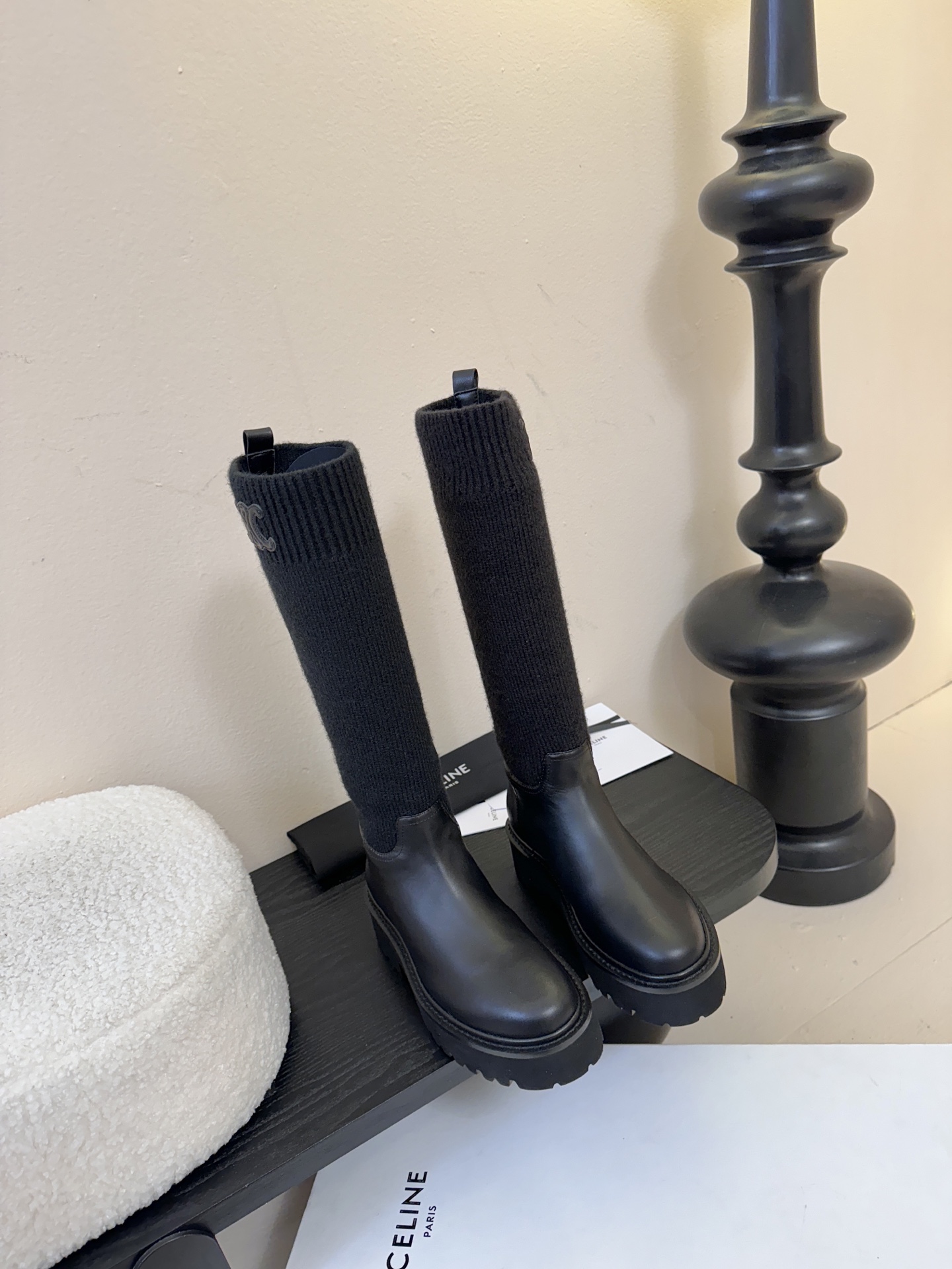 【CELINE·思琳】赛琳2025秋冬款BULKY BUCKLED系列拼色一脚蹬交叉搭扣长靴松紧带帆布短