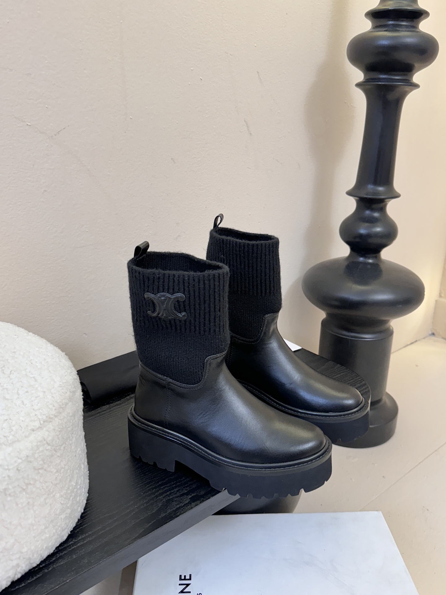 【CELINE·思琳】赛琳2025秋冬款BULKY BUCKLED系列拼色一脚蹬交叉搭扣长靴松紧带帆布短