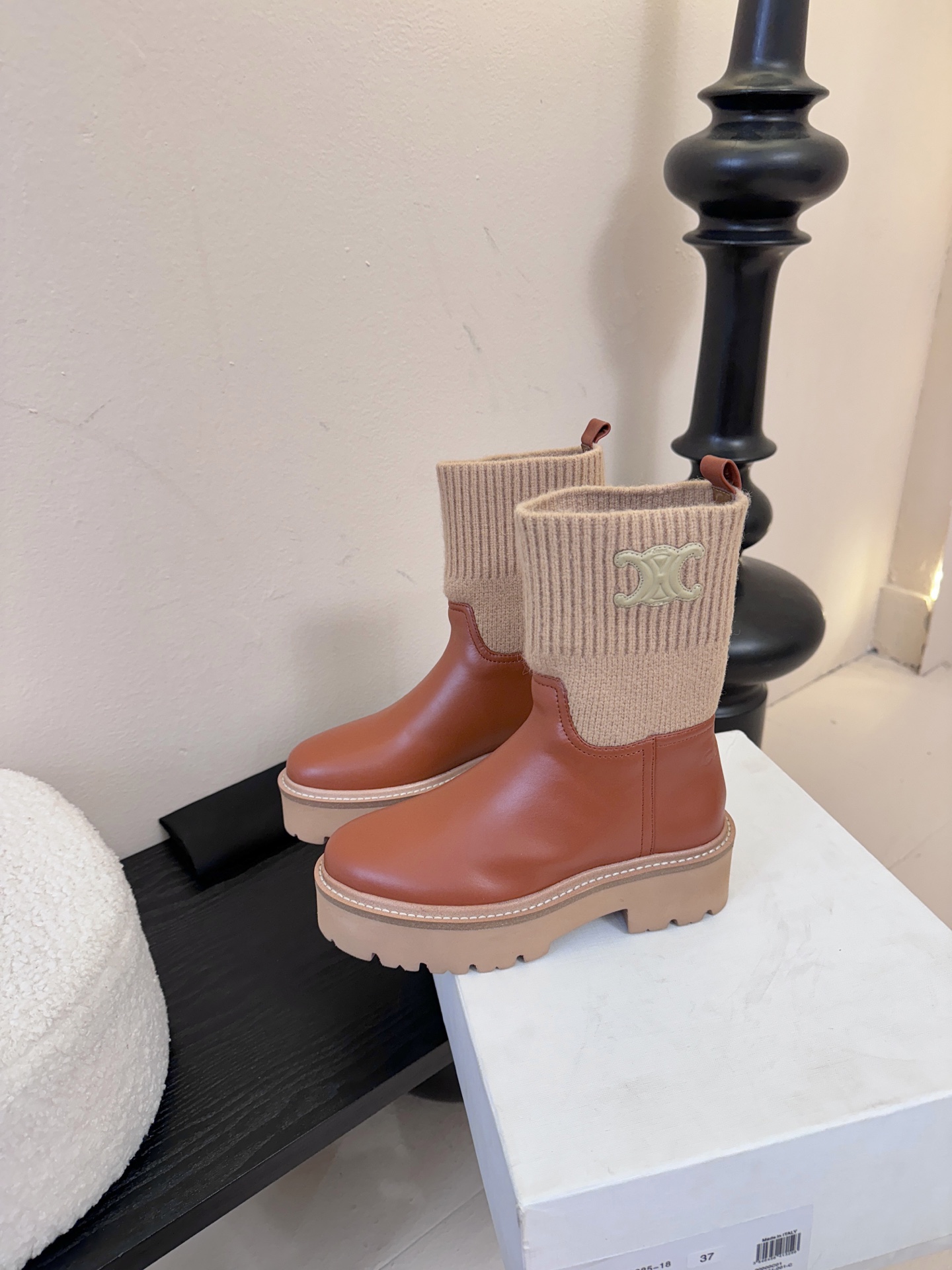 【CELINE·思琳】赛琳2025秋冬款BULKY BUCKLED系列拼色一脚蹬交叉搭扣长靴松紧带帆布短