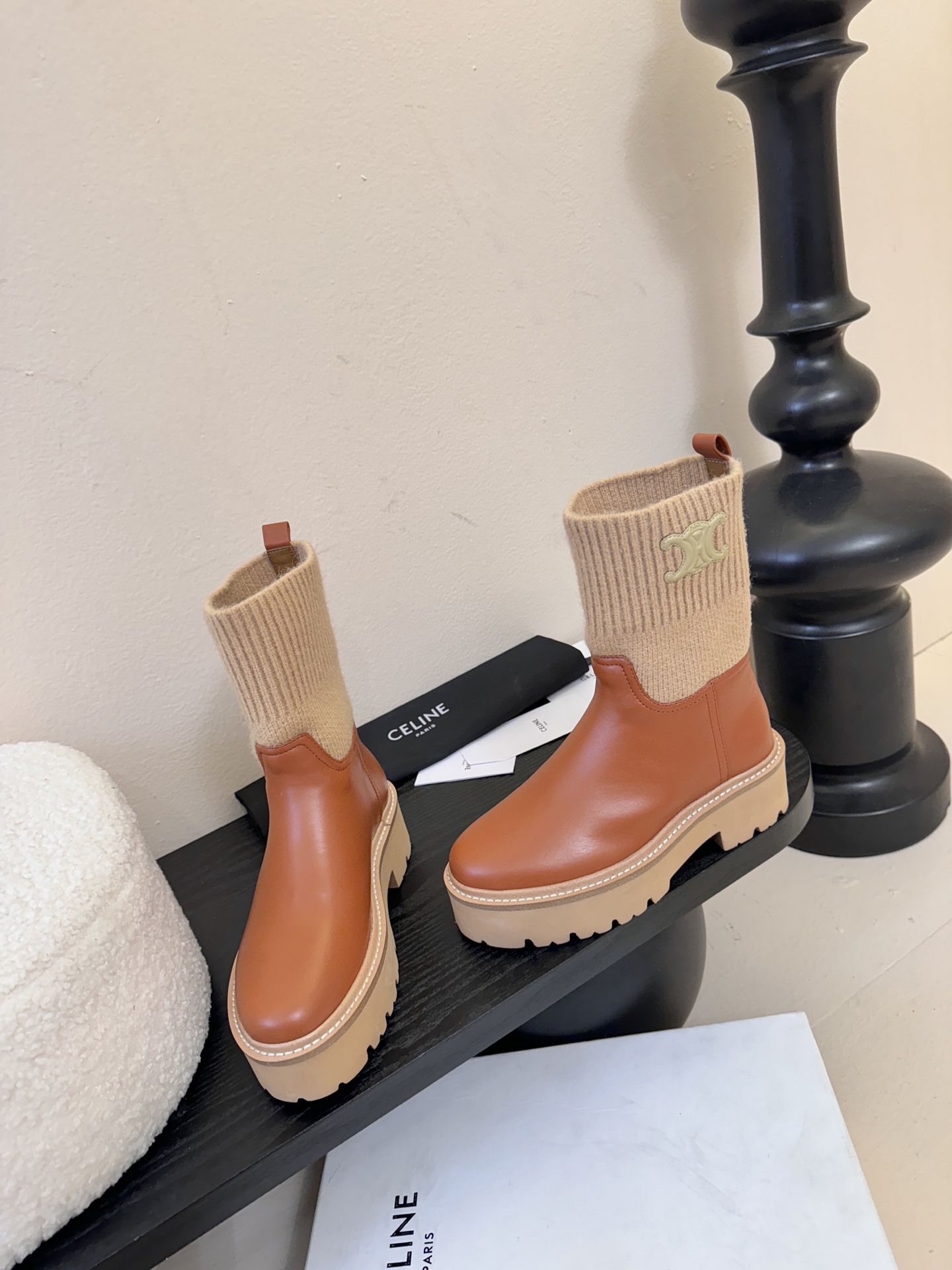 【CELINE·思琳】赛琳2025秋冬款BULKY BUCKLED系列拼色一脚蹬交叉搭扣长靴松紧带帆布短