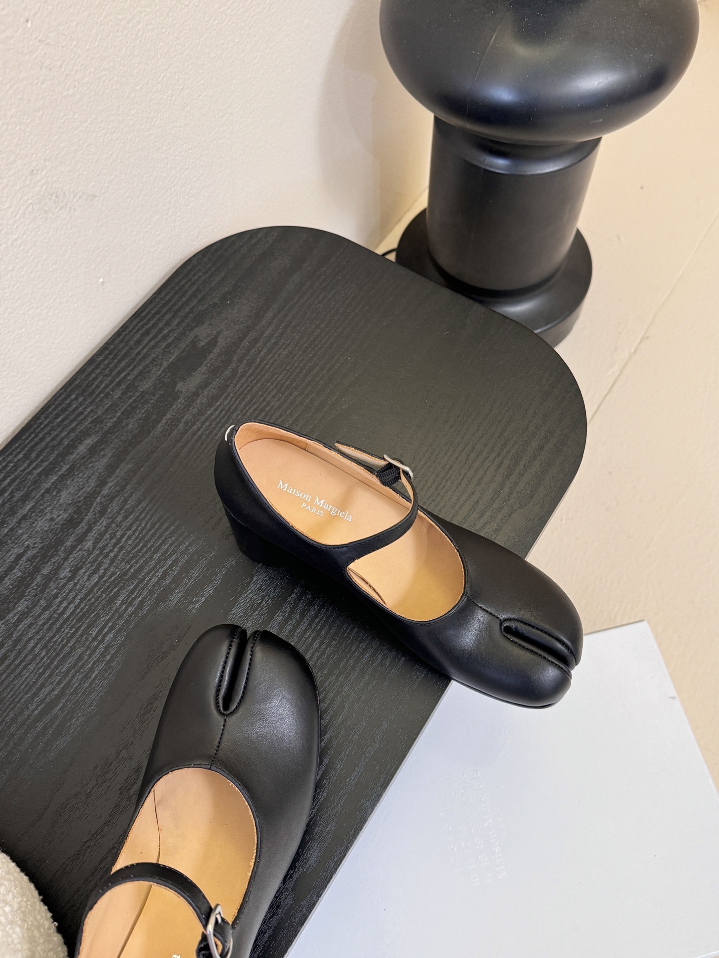 MM6新款圆跟分指鞋 丑萌丑萌的百搭舒适型 穿搭率超高的四季单品进口牛皮面/牛皮内里、踮脚意大利真皮大底