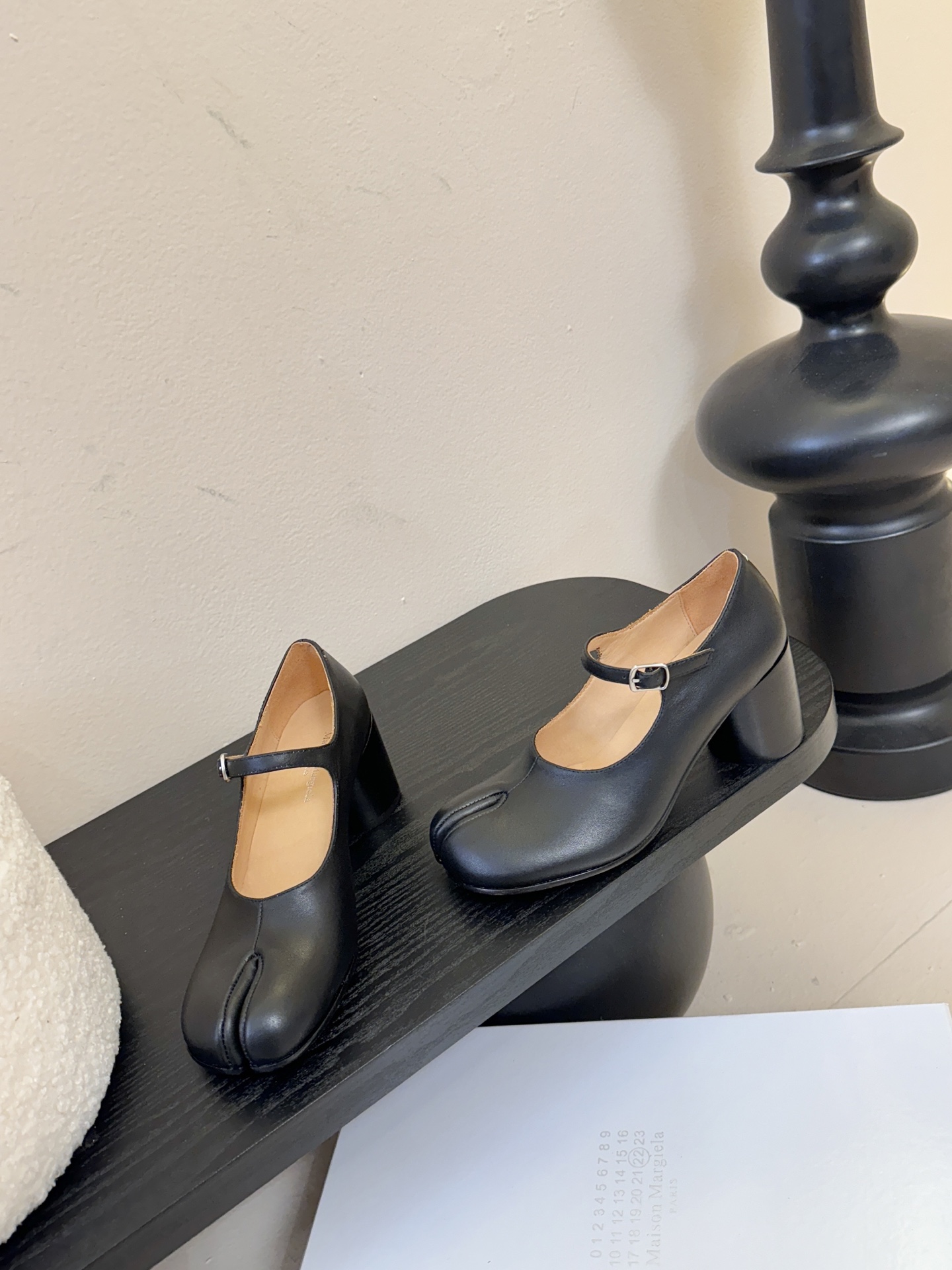 MM6新款圆跟分指鞋 丑萌丑萌的百搭舒适型 穿搭率超高的四季单品进口牛皮面/牛皮内里、踮脚意大利真皮大底