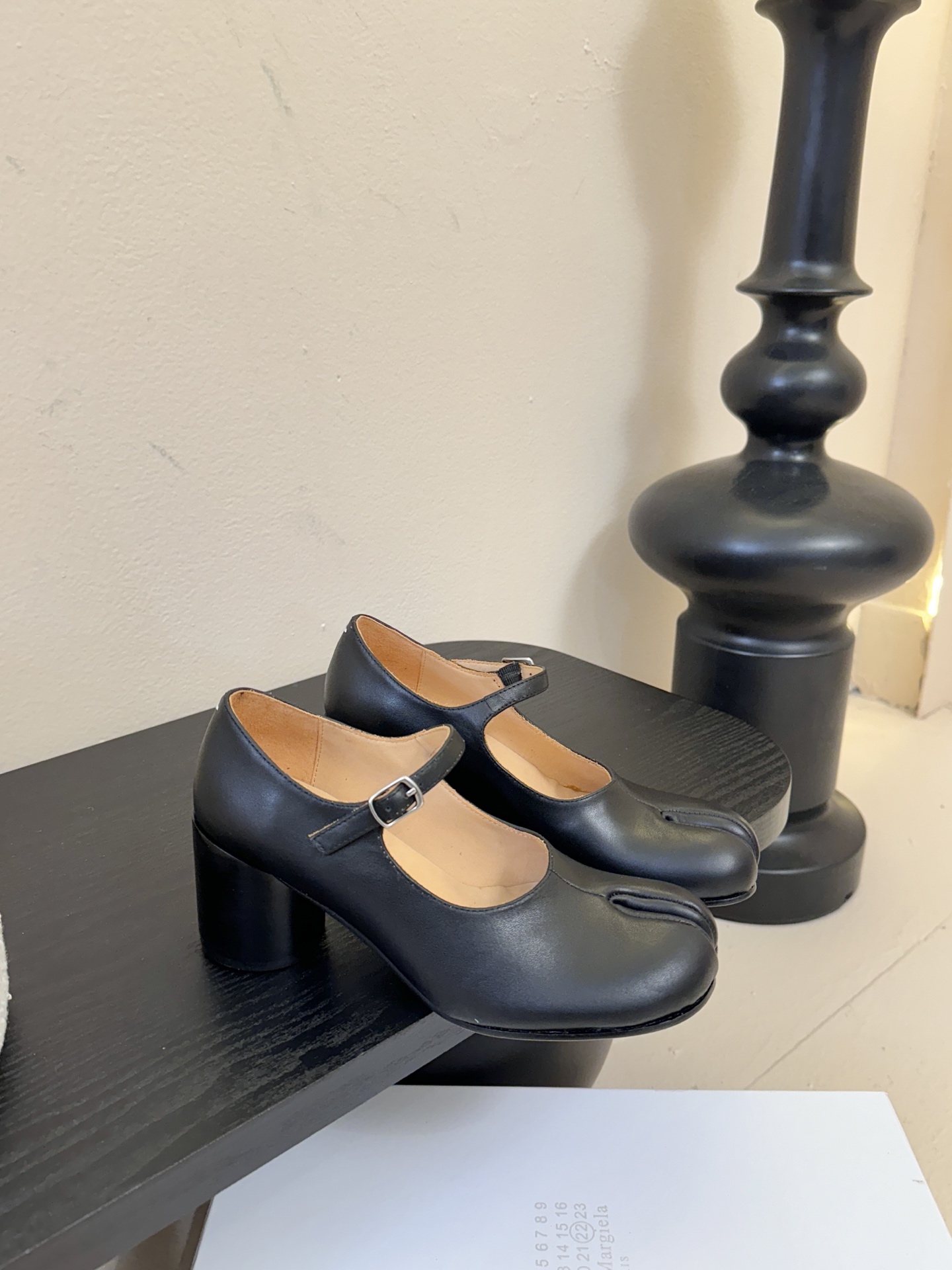 MM6新款圆跟分指鞋 丑萌丑萌的百搭舒适型 穿搭率超高的四季单品进口牛皮面/牛皮内里、踮脚意大利真皮大底