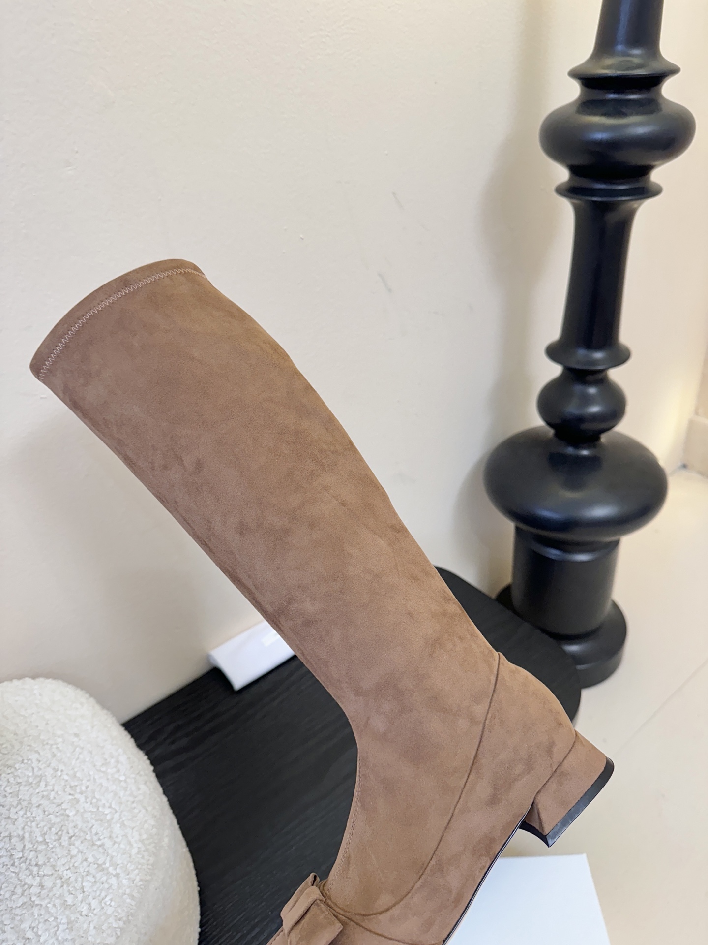 THE ROW 25ss秋冬新款 TR蝴蝶结方头粗跟弹力长靴弹力材质穿着起来舒适又有造型感，绝对是本季秋