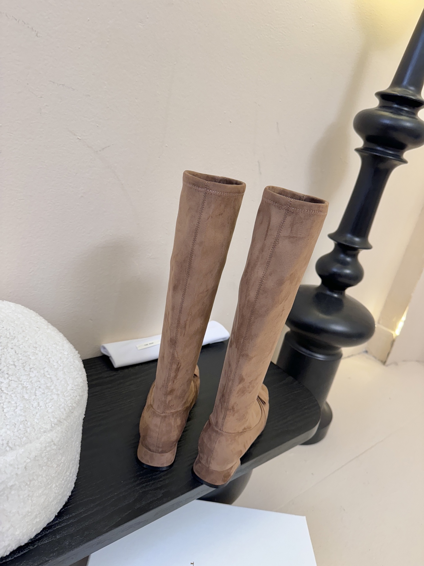 THE ROW 25ss秋冬新款 TR蝴蝶结方头粗跟弹力长靴弹力材质穿着起来舒适又有造型感，绝对是本季秋