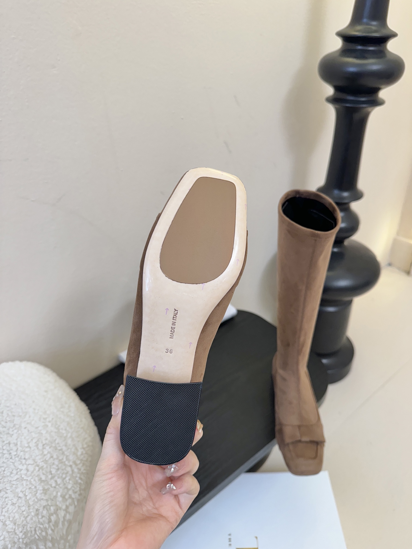 THE ROW 25ss秋冬新款 TR蝴蝶结方头粗跟弹力长靴弹力材质穿着起来舒适又有造型感，绝对是本季秋