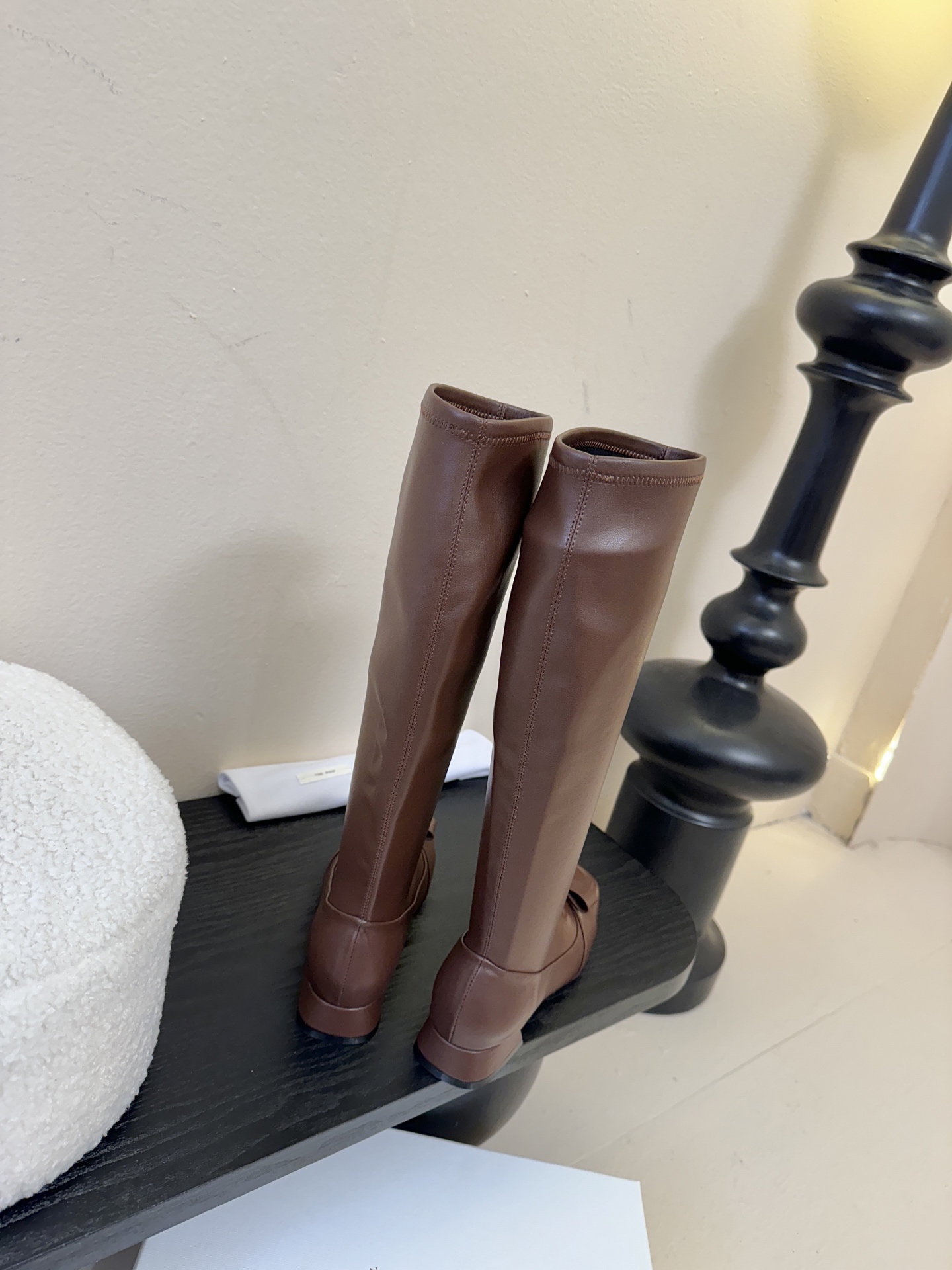 THE ROW 25ss秋冬新款 TR蝴蝶结方头粗跟弹力长靴弹力材质穿着起来舒适又有造型感，绝对是本季秋