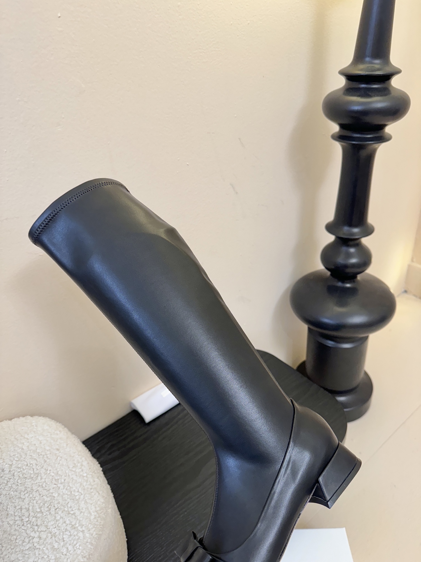 THE ROW 25ss秋冬新款 TR蝴蝶结方头粗跟弹力长靴弹力材质穿着起来舒适又有造型感，绝对是本季秋