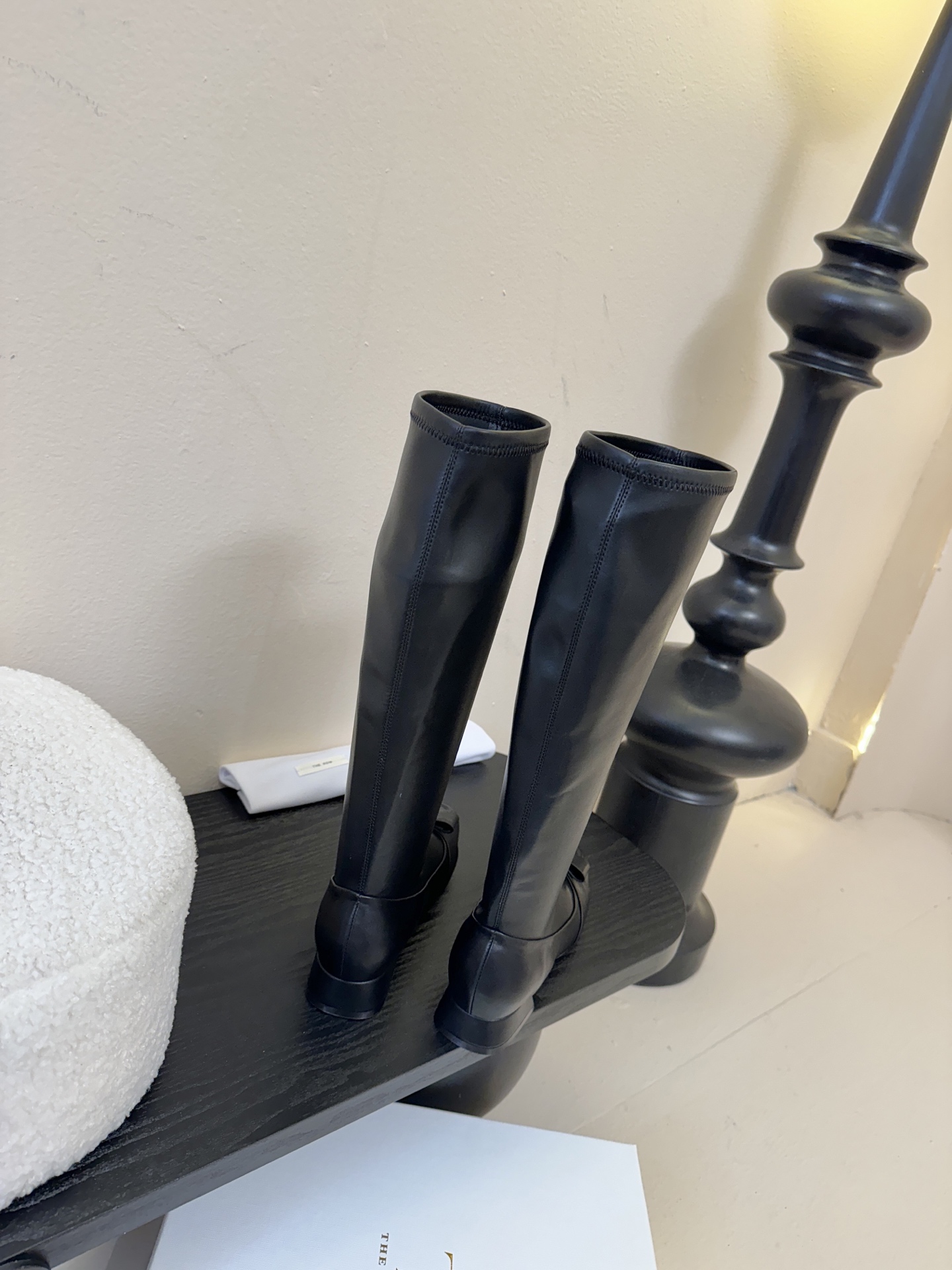 THE ROW 25ss秋冬新款 TR蝴蝶结方头粗跟弹力长靴弹力材质穿着起来舒适又有造型感，绝对是本季秋