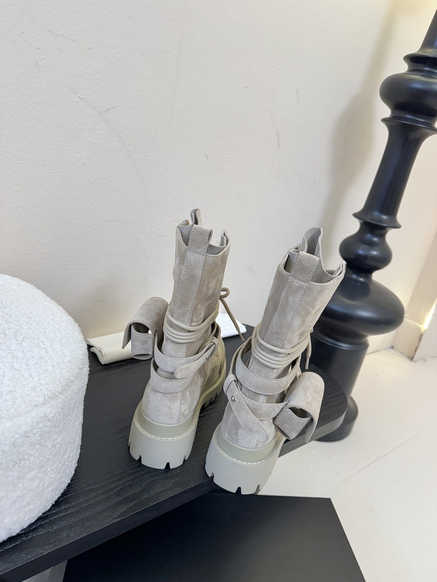 DYMONLATRY 𝟐𝟓𝐀𝐖新品这双工装靴 潮到犯规 大厚底自带拉高buff 绑带+小口袋设计超有个性