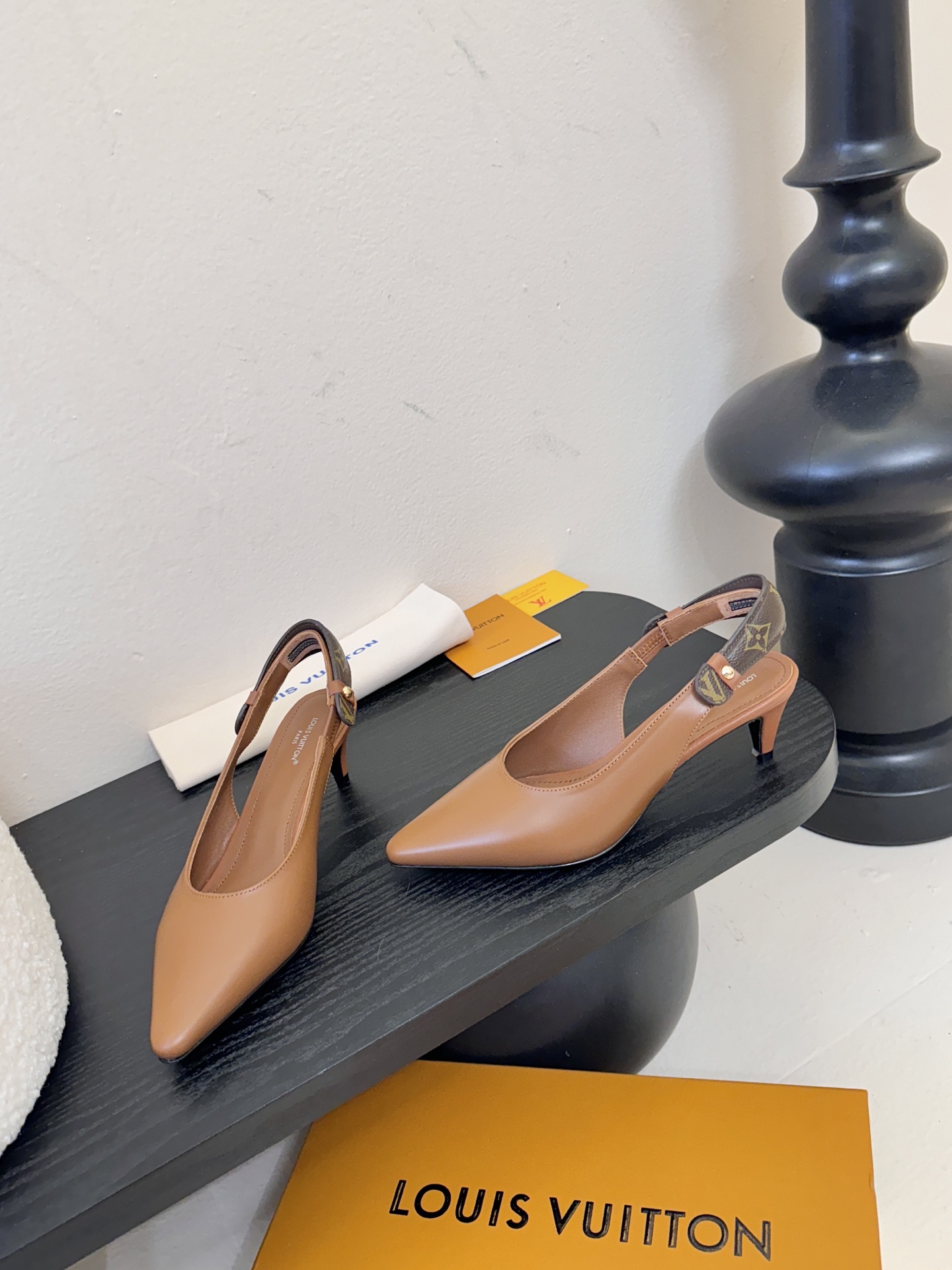 25ss夏季新款 LOUIS VUITTON 路易威登 LV LEGACY 露跟高跟鞋后空凉鞋尖头猫跟高