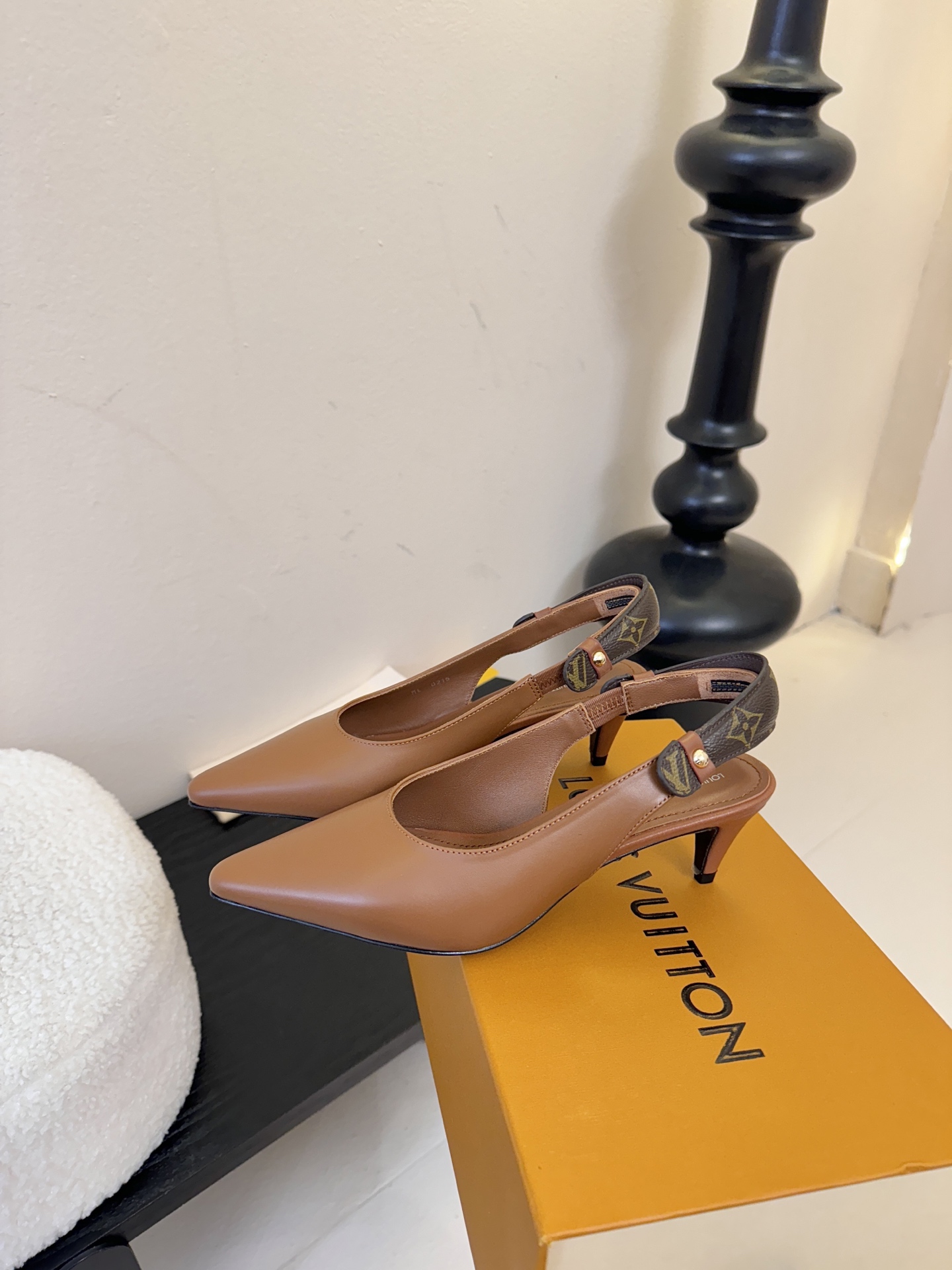 25ss夏季新款 LOUIS VUITTON 路易威登 LV LEGACY 露跟高跟鞋后空凉鞋尖头猫跟高