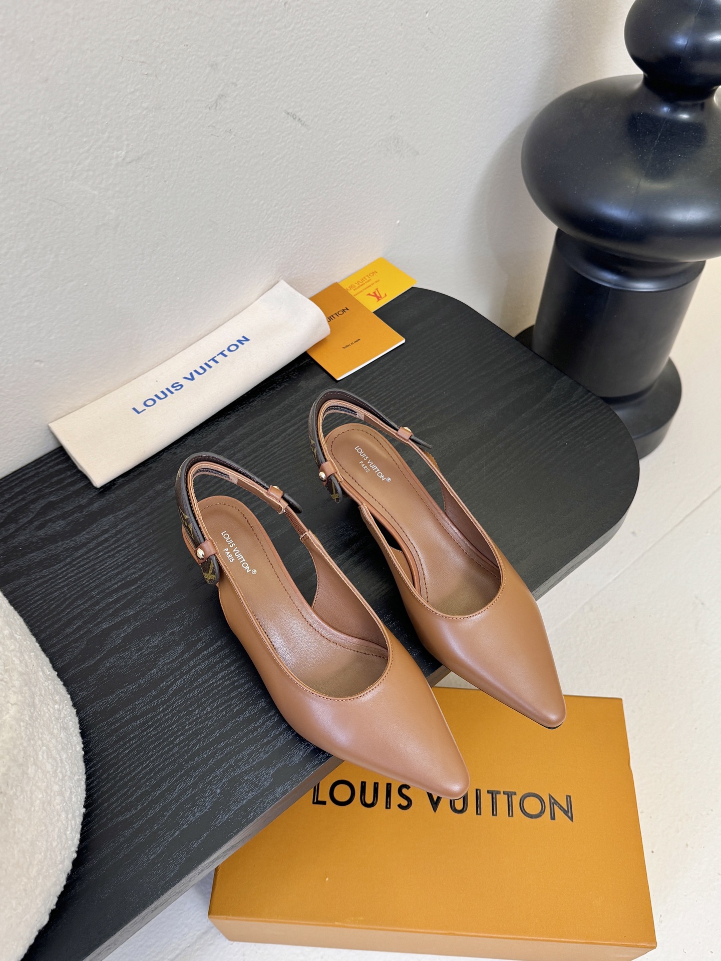 25ss夏季新款 LOUIS VUITTON 路易威登 LV LEGACY 露跟高跟鞋后空凉鞋尖头猫跟高