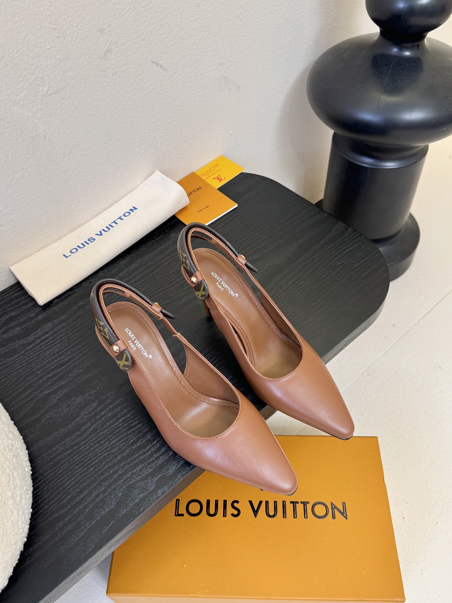 25ss夏季新款 LOUIS VUITTON 路易威登 LV LEGACY 露跟高跟鞋后空凉鞋尖头猫跟高