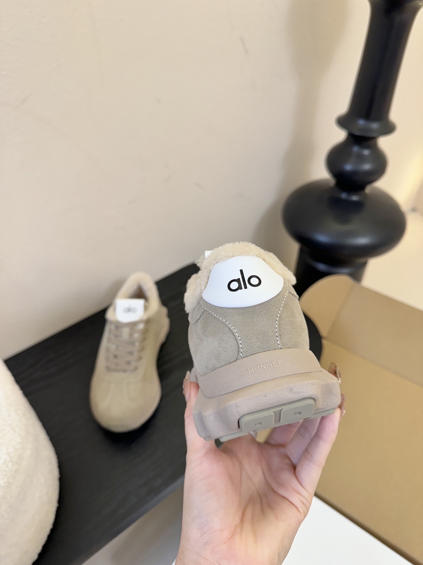 毛里Al* 25ss 新品复古廓形加绒休闲运动鞋鞋口内侧添加毛绒衬里，柔软亲肤，能在秋冬季节有效锁住温暖