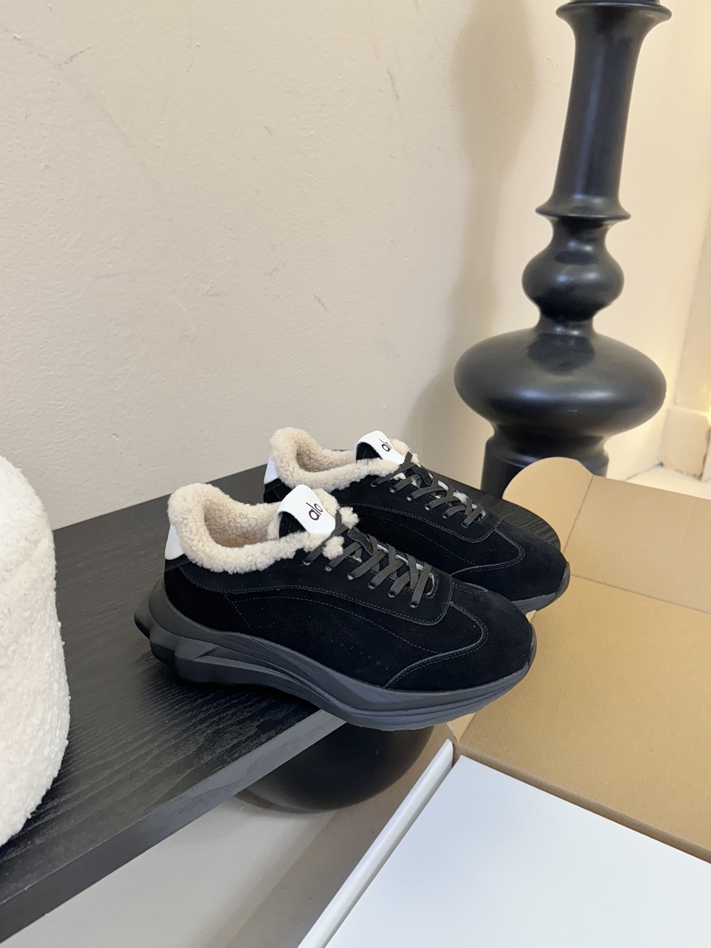 毛里Al* 25ss 新品复古廓形加绒休闲运动鞋鞋口内侧添加毛绒衬里，柔软亲肤，能在秋冬季节有效锁住温暖