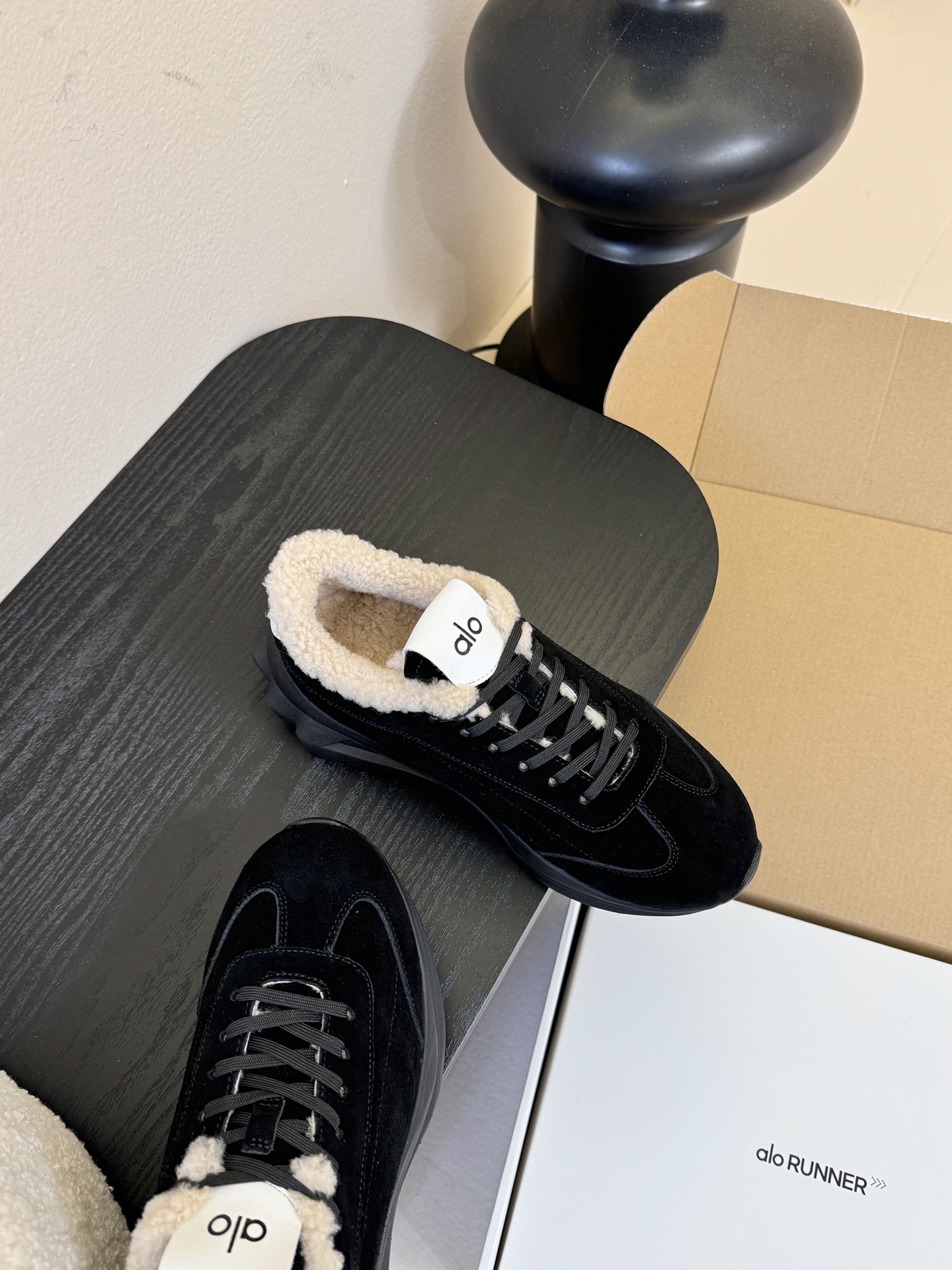 毛里Al* 25ss 新品复古廓形加绒休闲运动鞋鞋口内侧添加毛绒衬里，柔软亲肤，能在秋冬季节有效锁住温暖