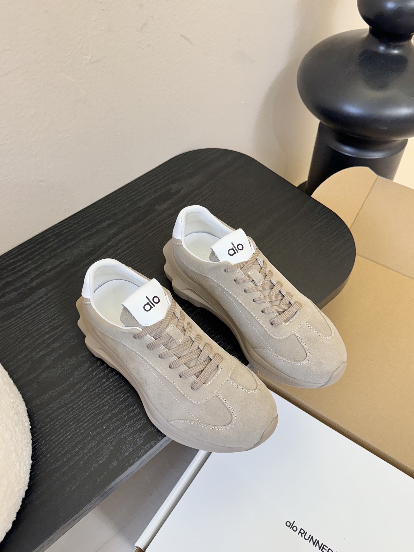 皮里Al* 25ss 新品复古廓形加绒休闲运动鞋鞋口内侧添加毛绒衬里，柔软亲肤，能在秋冬季节有效锁住温暖