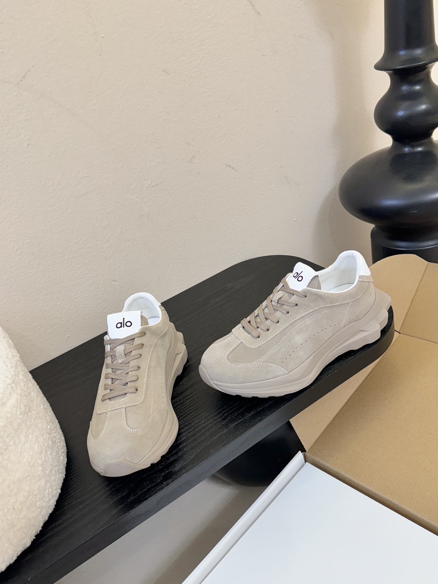 皮里Al* 25ss 新品复古廓形加绒休闲运动鞋鞋口内侧添加毛绒衬里，柔软亲肤，能在秋冬季节有效锁住温暖