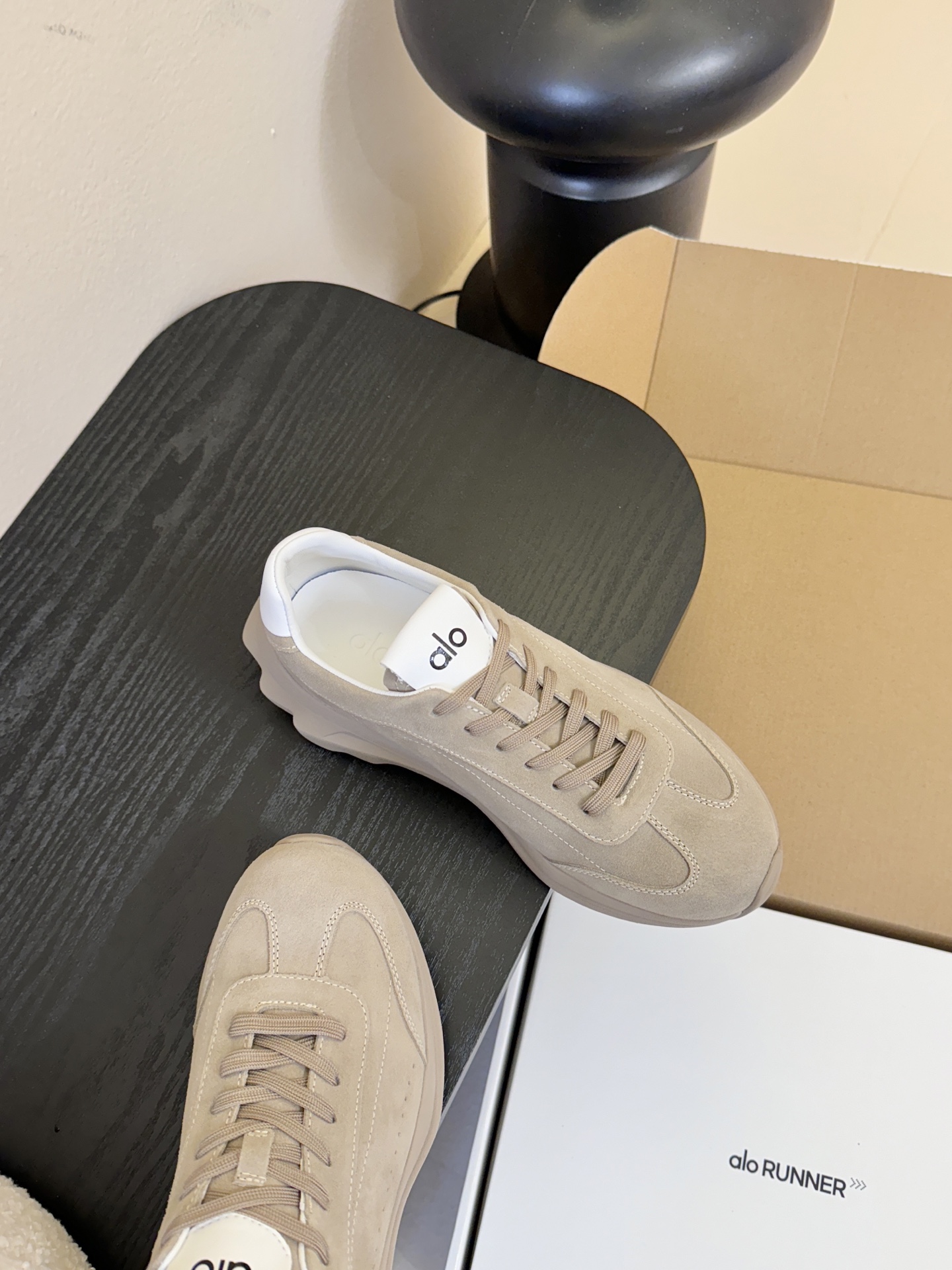 皮里Al* 25ss 新品复古廓形加绒休闲运动鞋鞋口内侧添加毛绒衬里，柔软亲肤，能在秋冬季节有效锁住温暖