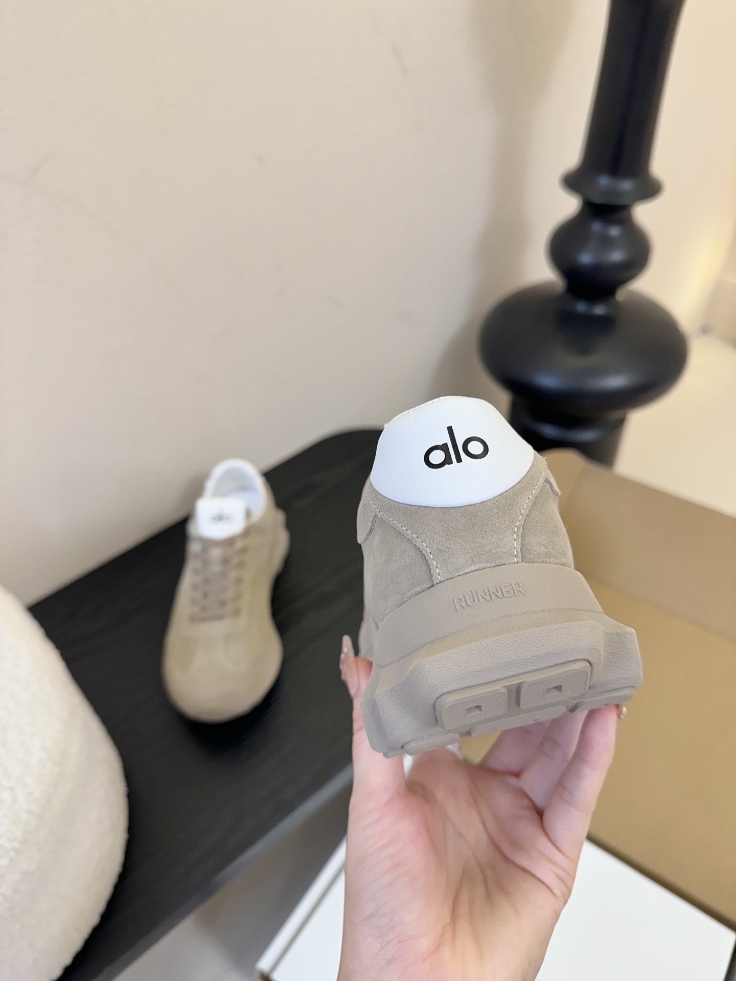 皮里Al* 25ss 新品复古廓形加绒休闲运动鞋鞋口内侧添加毛绒衬里，柔软亲肤，能在秋冬季节有效锁住温暖