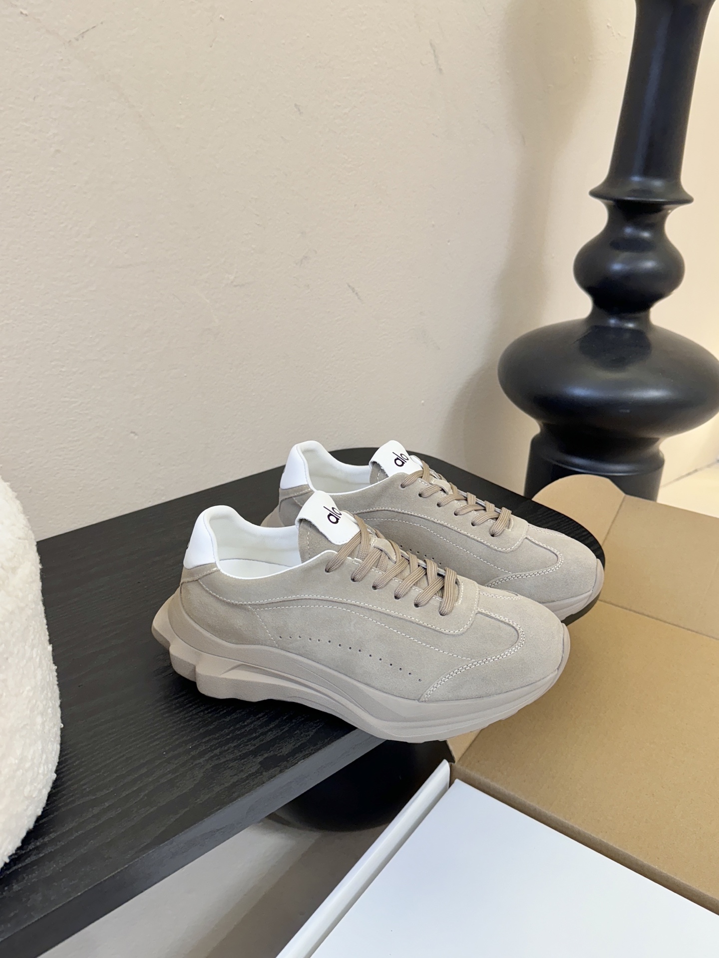 皮里Al* 25ss 新品复古廓形加绒休闲运动鞋鞋口内侧添加毛绒衬里，柔软亲肤，能在秋冬季节有效锁住温暖