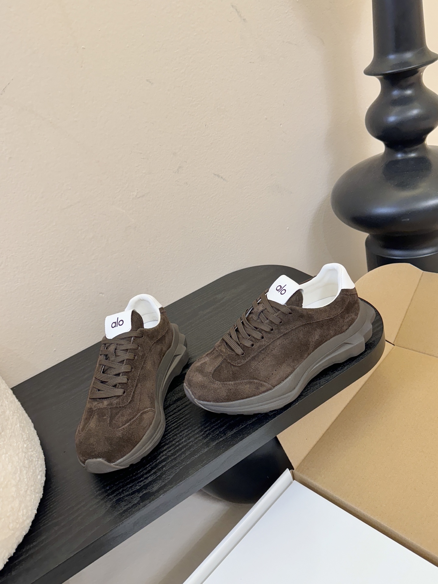 皮里Al* 25ss 新品复古廓形加绒休闲运动鞋鞋口内侧添加毛绒衬里，柔软亲肤，能在秋冬季节有效锁住温暖