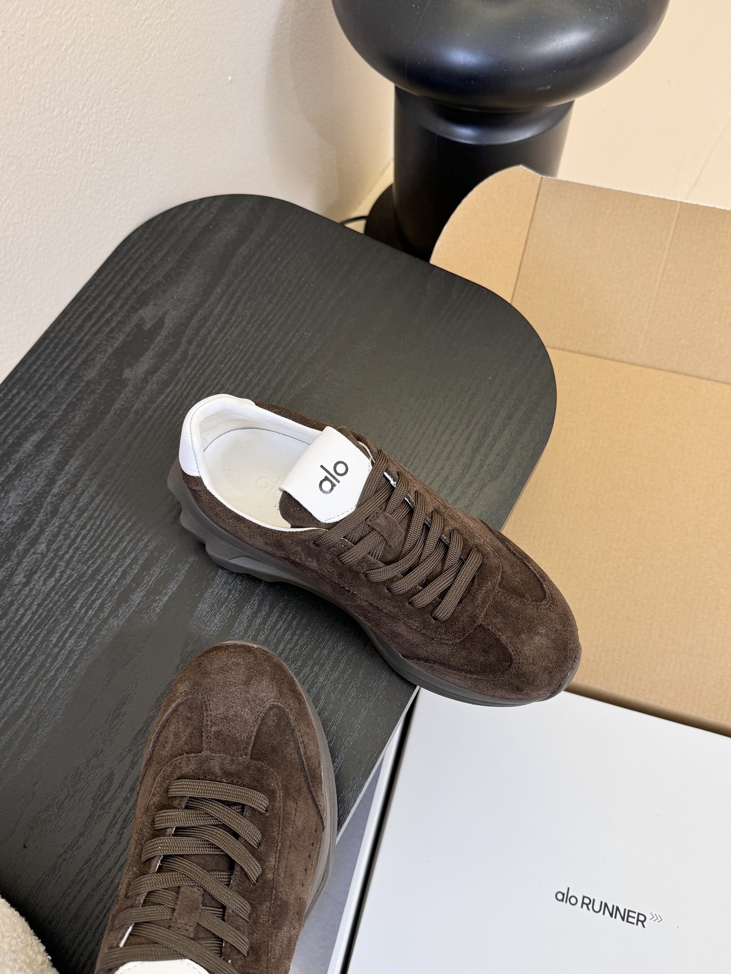 皮里Al* 25ss 新品复古廓形加绒休闲运动鞋鞋口内侧添加毛绒衬里，柔软亲肤，能在秋冬季节有效锁住温暖