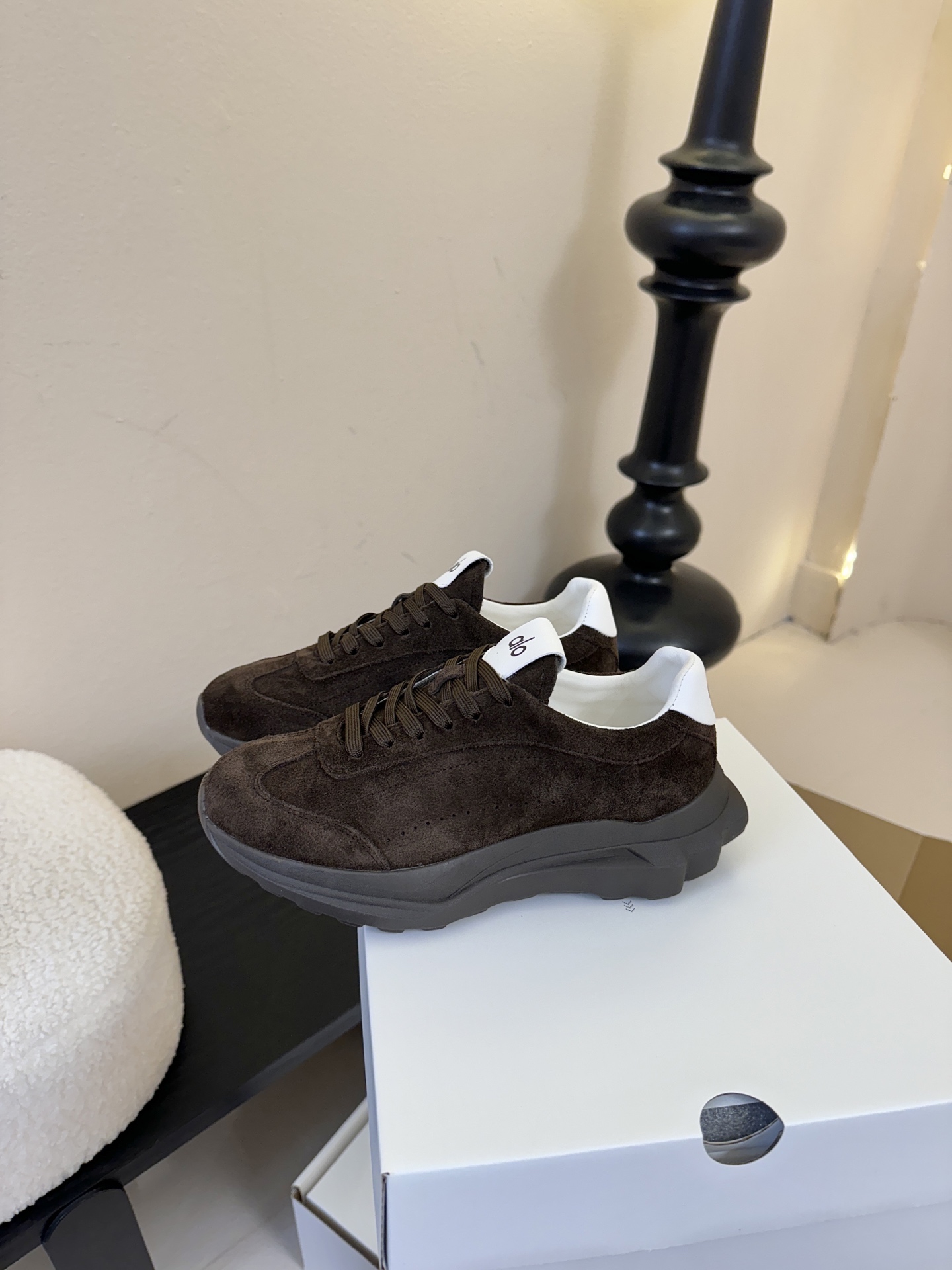 皮里Al* 25ss 新品复古廓形加绒休闲运动鞋鞋口内侧添加毛绒衬里，柔软亲肤，能在秋冬季节有效锁住温暖