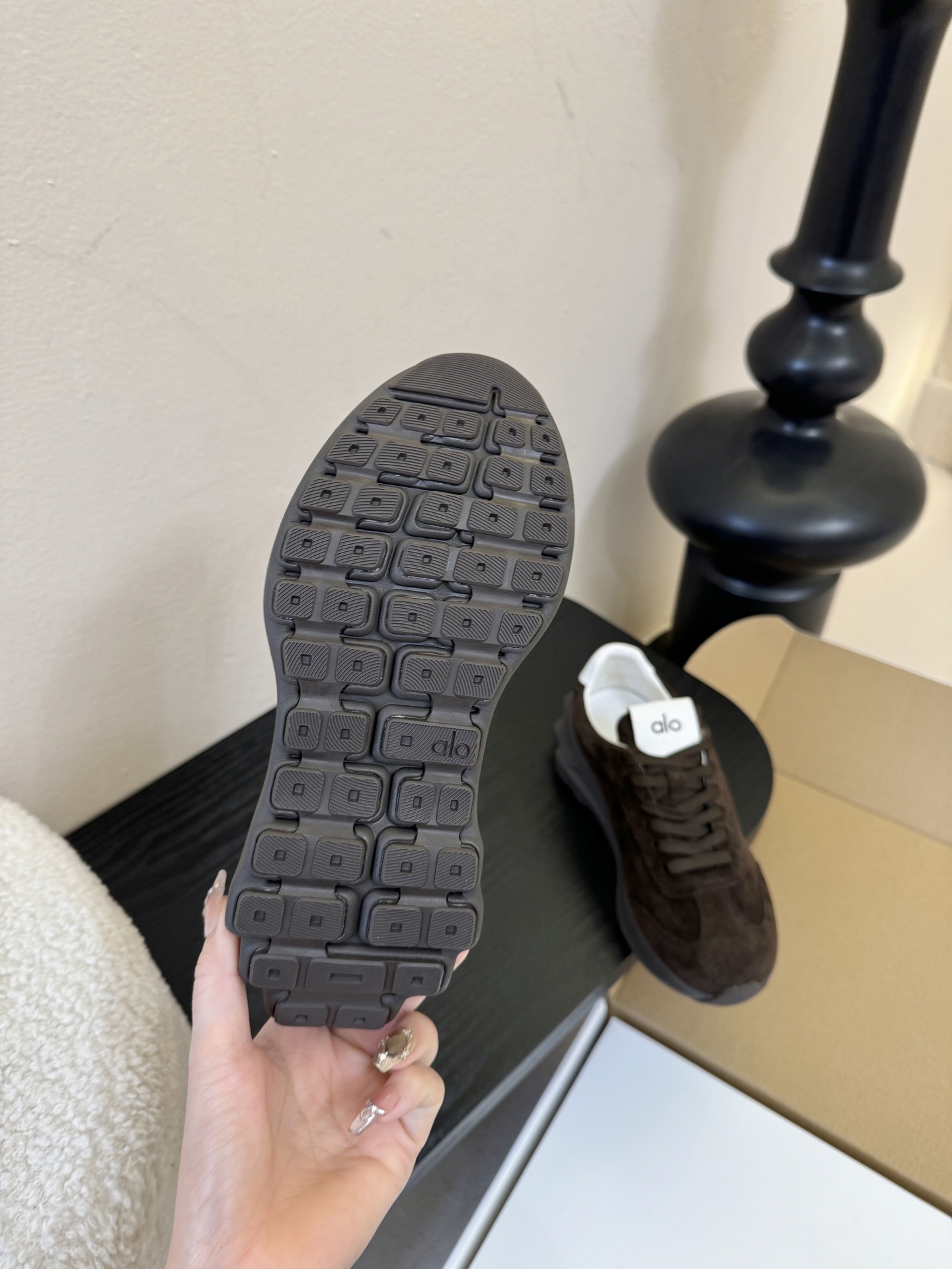 皮里Al* 25ss 新品复古廓形加绒休闲运动鞋鞋口内侧添加毛绒衬里，柔软亲肤，能在秋冬季节有效锁住温暖