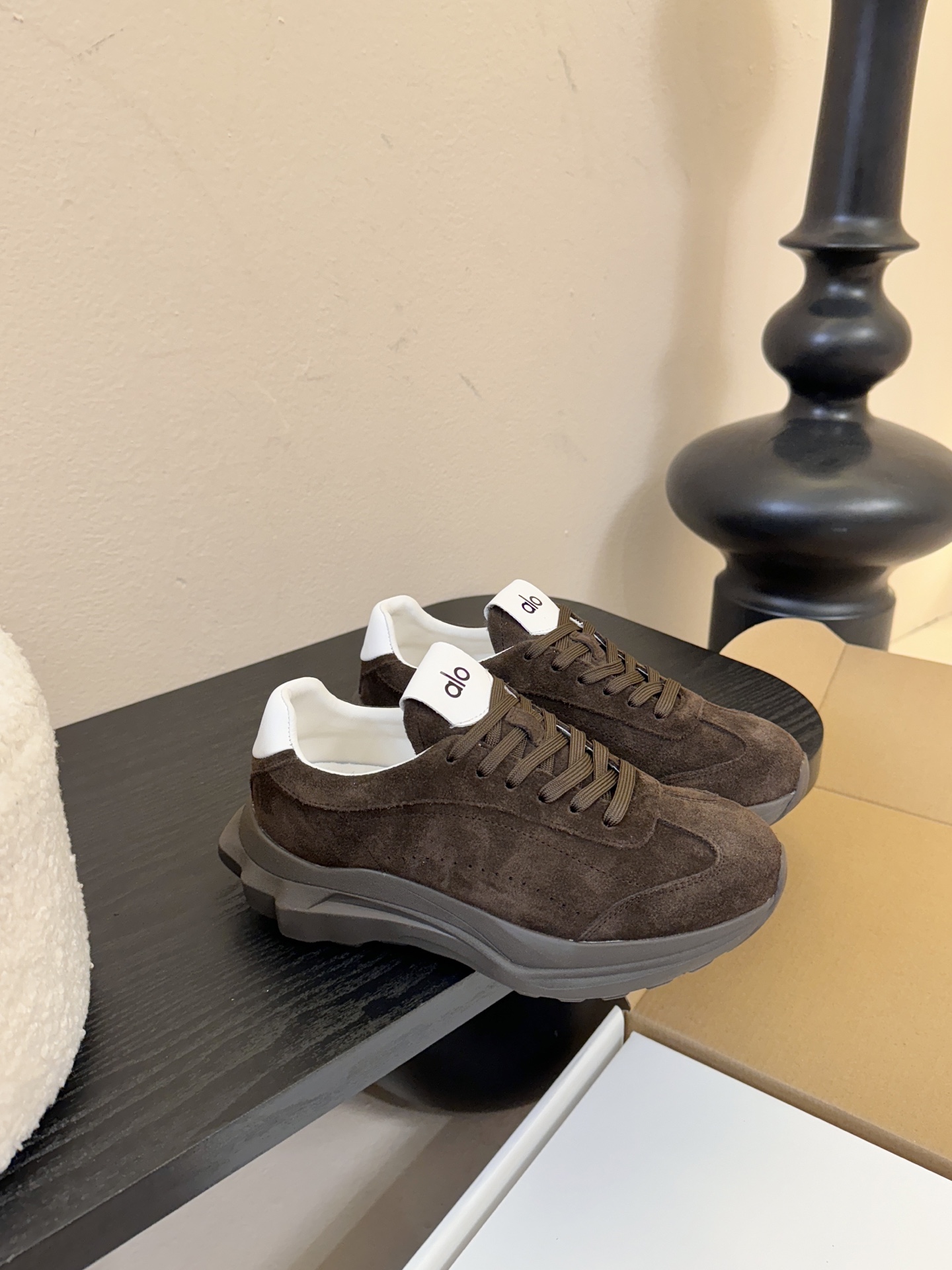 皮里Al* 25ss 新品复古廓形加绒休闲运动鞋鞋口内侧添加毛绒衬里，柔软亲肤，能在秋冬季节有效锁住温暖