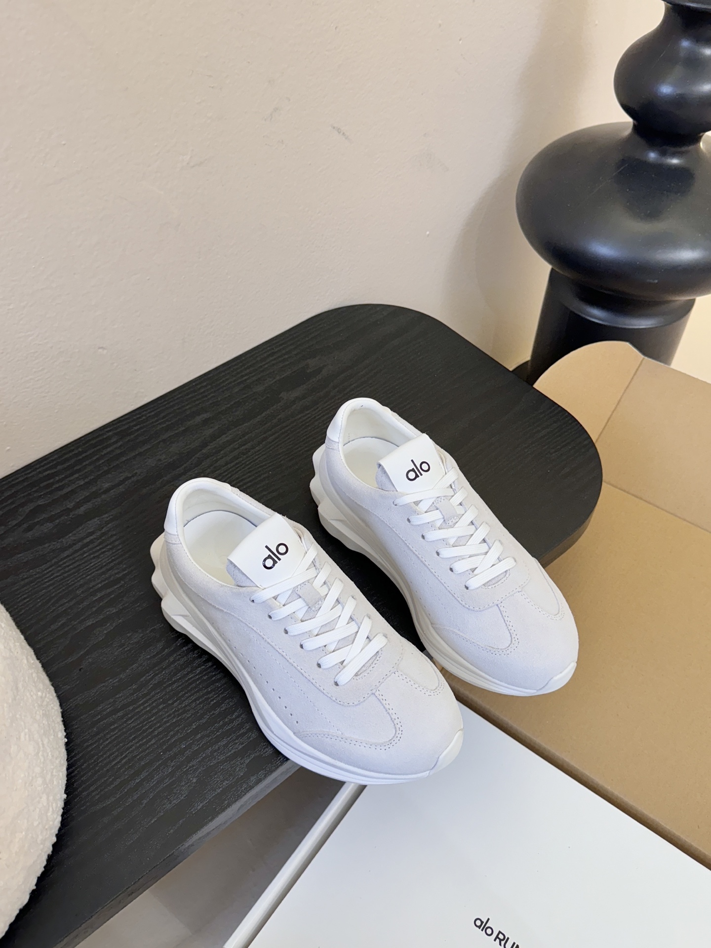 皮里Al* 25ss 新品复古廓形加绒休闲运动鞋鞋口内侧添加毛绒衬里，柔软亲肤，能在秋冬季节有效锁住温暖