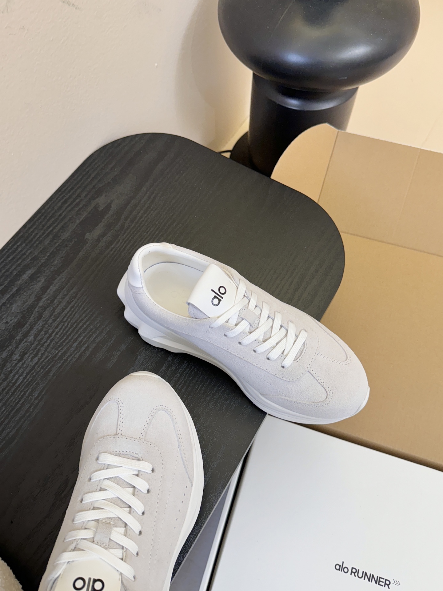 皮里Al* 25ss 新品复古廓形加绒休闲运动鞋鞋口内侧添加毛绒衬里，柔软亲肤，能在秋冬季节有效锁住温暖