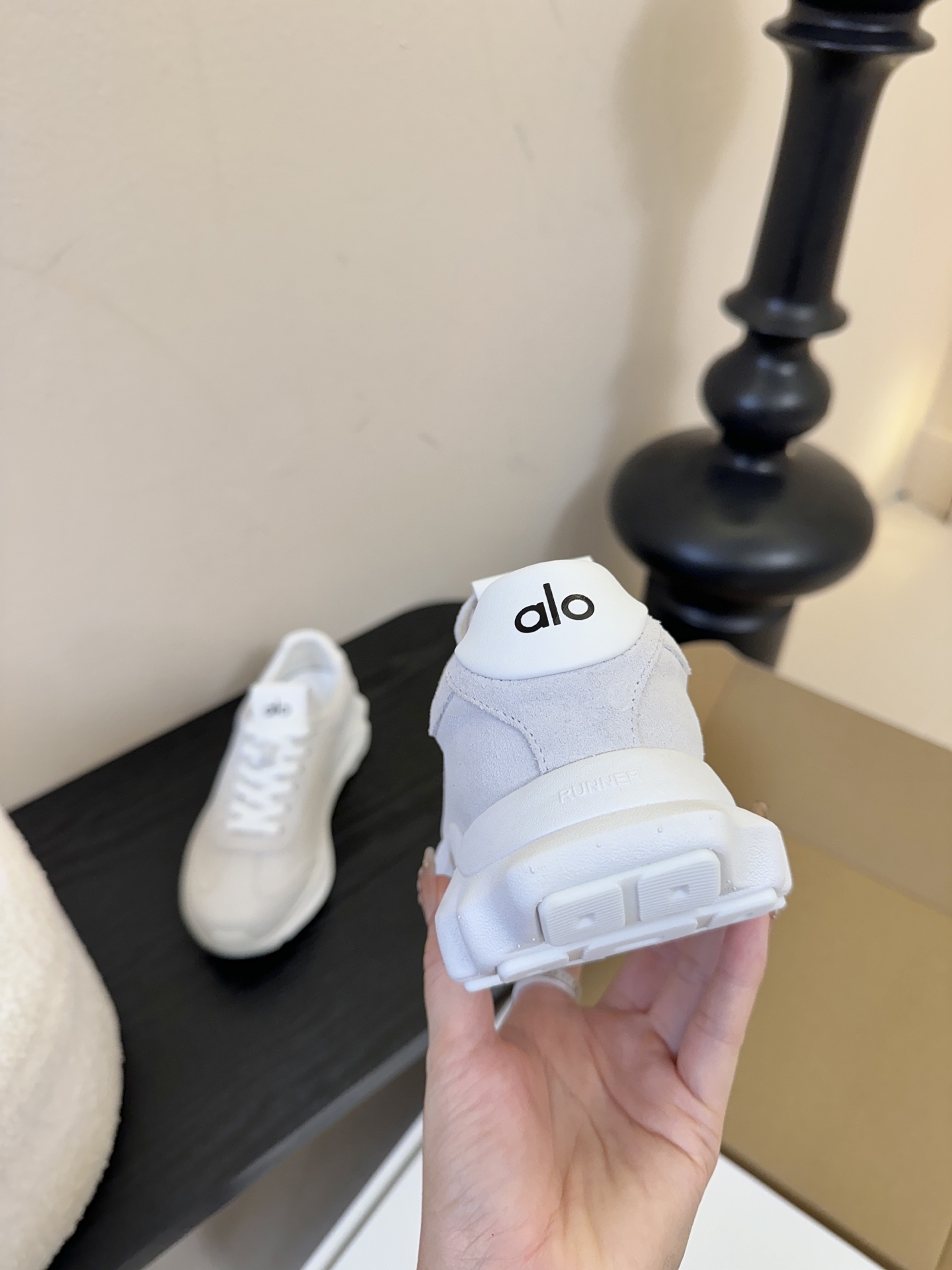 皮里Al* 25ss 新品复古廓形加绒休闲运动鞋鞋口内侧添加毛绒衬里，柔软亲肤，能在秋冬季节有效锁住温暖