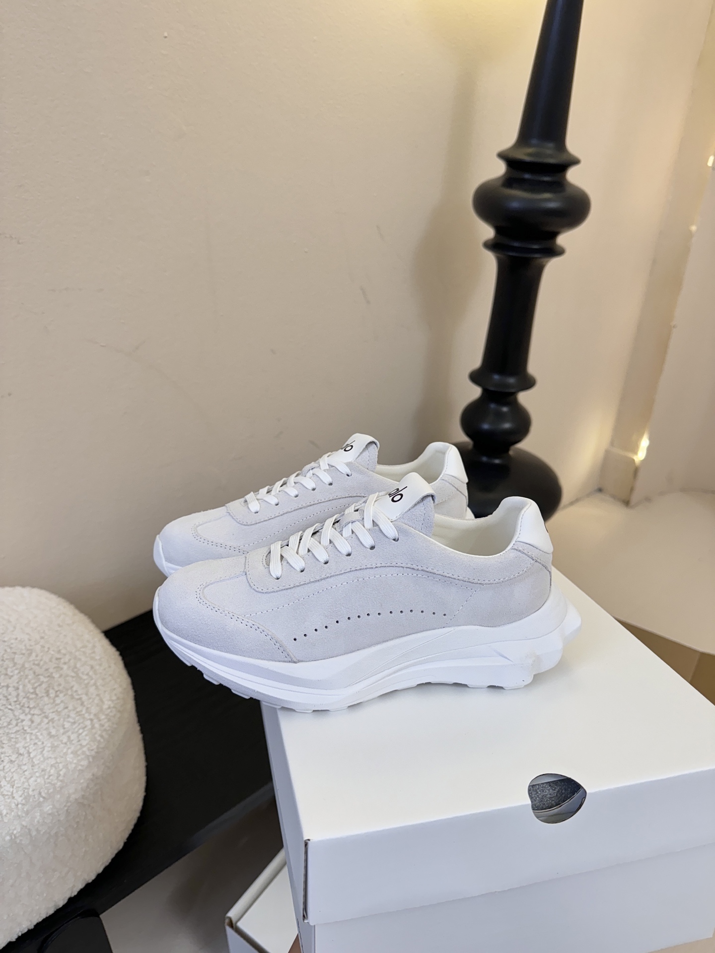 皮里Al* 25ss 新品复古廓形加绒休闲运动鞋鞋口内侧添加毛绒衬里，柔软亲肤，能在秋冬季节有效锁住温暖