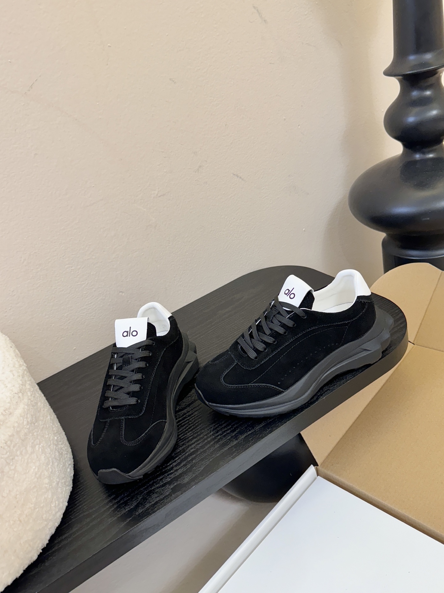 皮里Al* 25ss 新品复古廓形加绒休闲运动鞋鞋口内侧添加毛绒衬里，柔软亲肤，能在秋冬季节有效锁住温暖