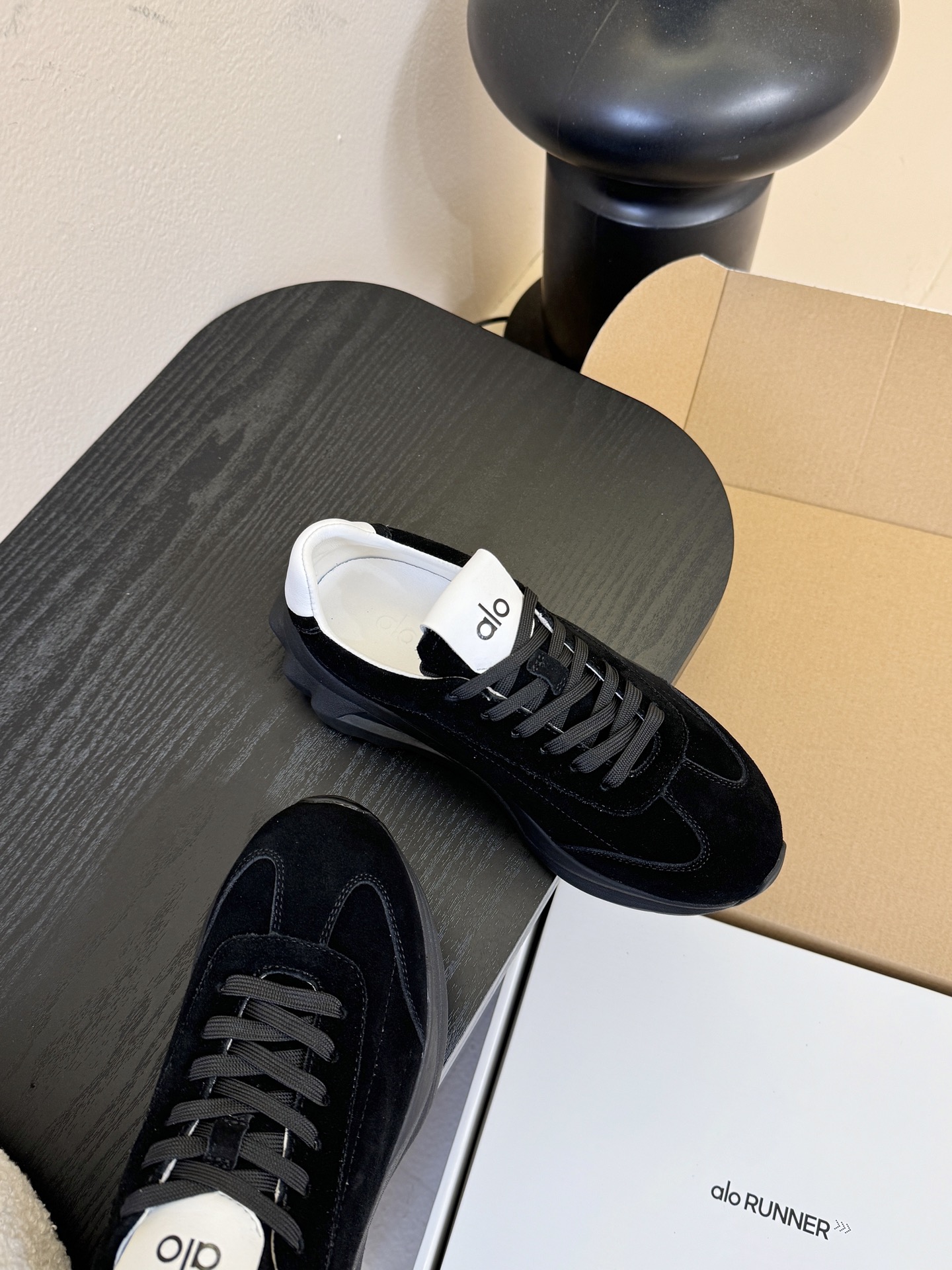 皮里Al* 25ss 新品复古廓形加绒休闲运动鞋鞋口内侧添加毛绒衬里，柔软亲肤，能在秋冬季节有效锁住温暖