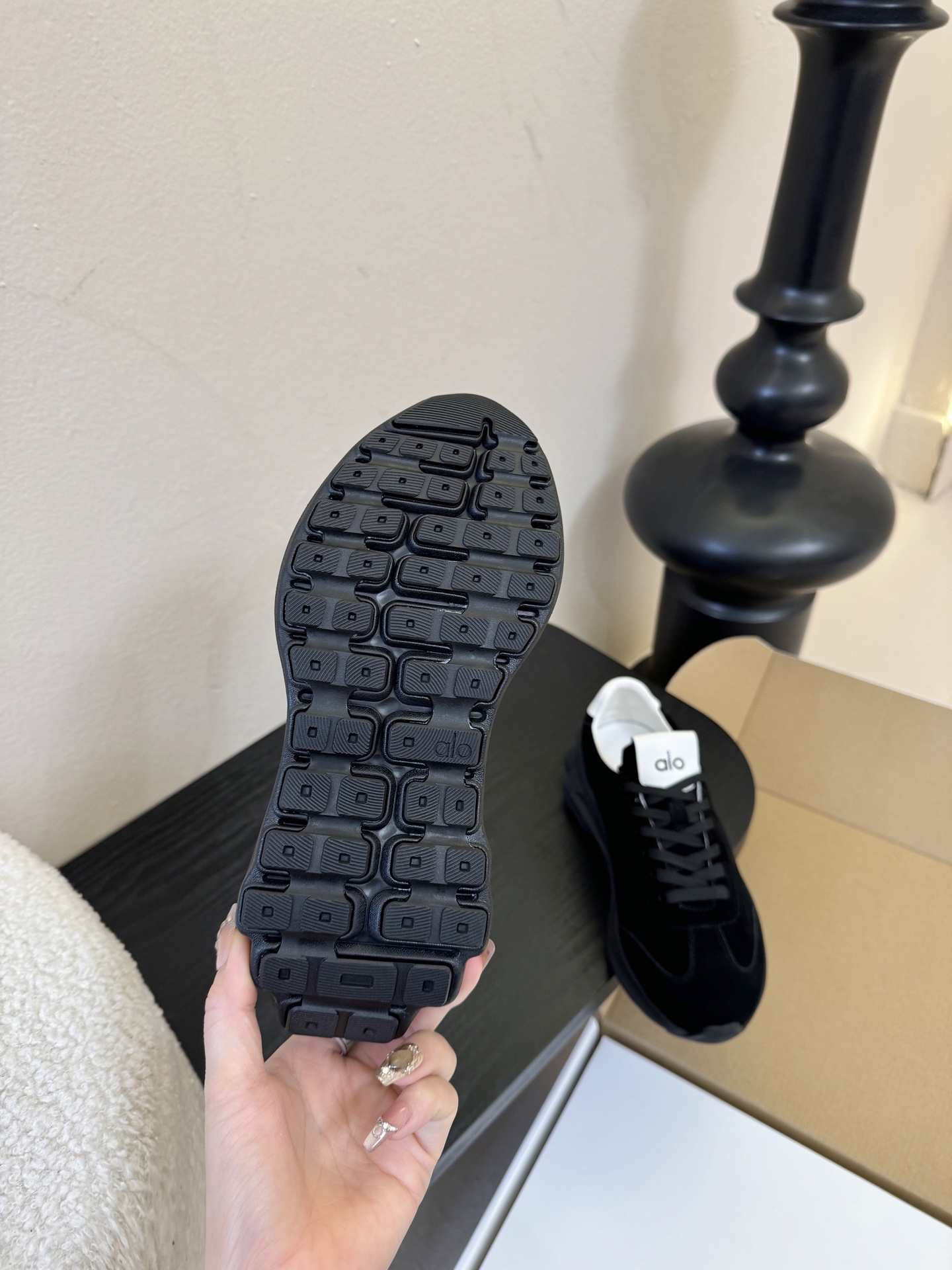 皮里Al* 25ss 新品复古廓形加绒休闲运动鞋鞋口内侧添加毛绒衬里，柔软亲肤，能在秋冬季节有效锁住温暖