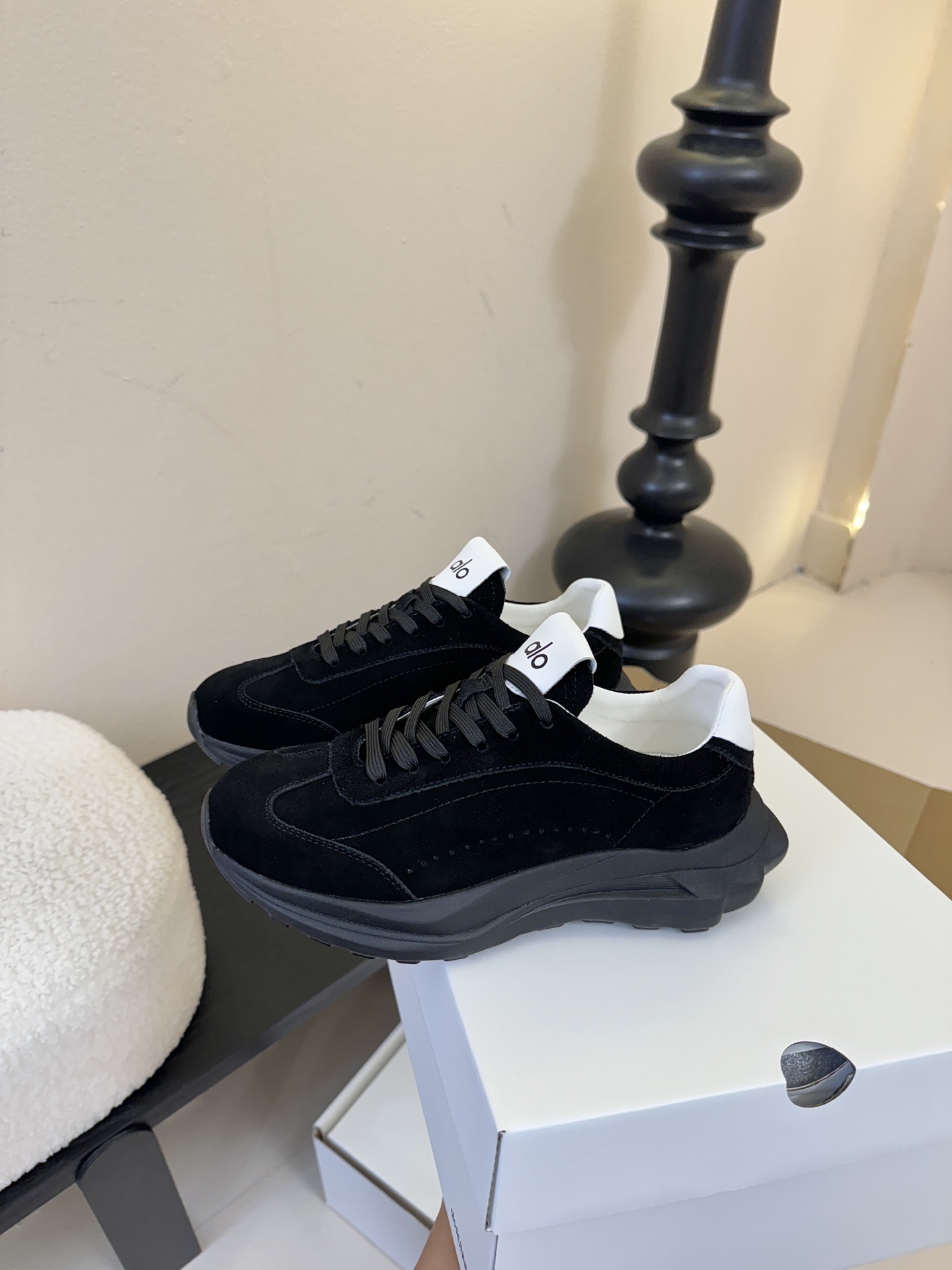 皮里Al* 25ss 新品复古廓形加绒休闲运动鞋鞋口内侧添加毛绒衬里，柔软亲肤，能在秋冬季节有效锁住温暖