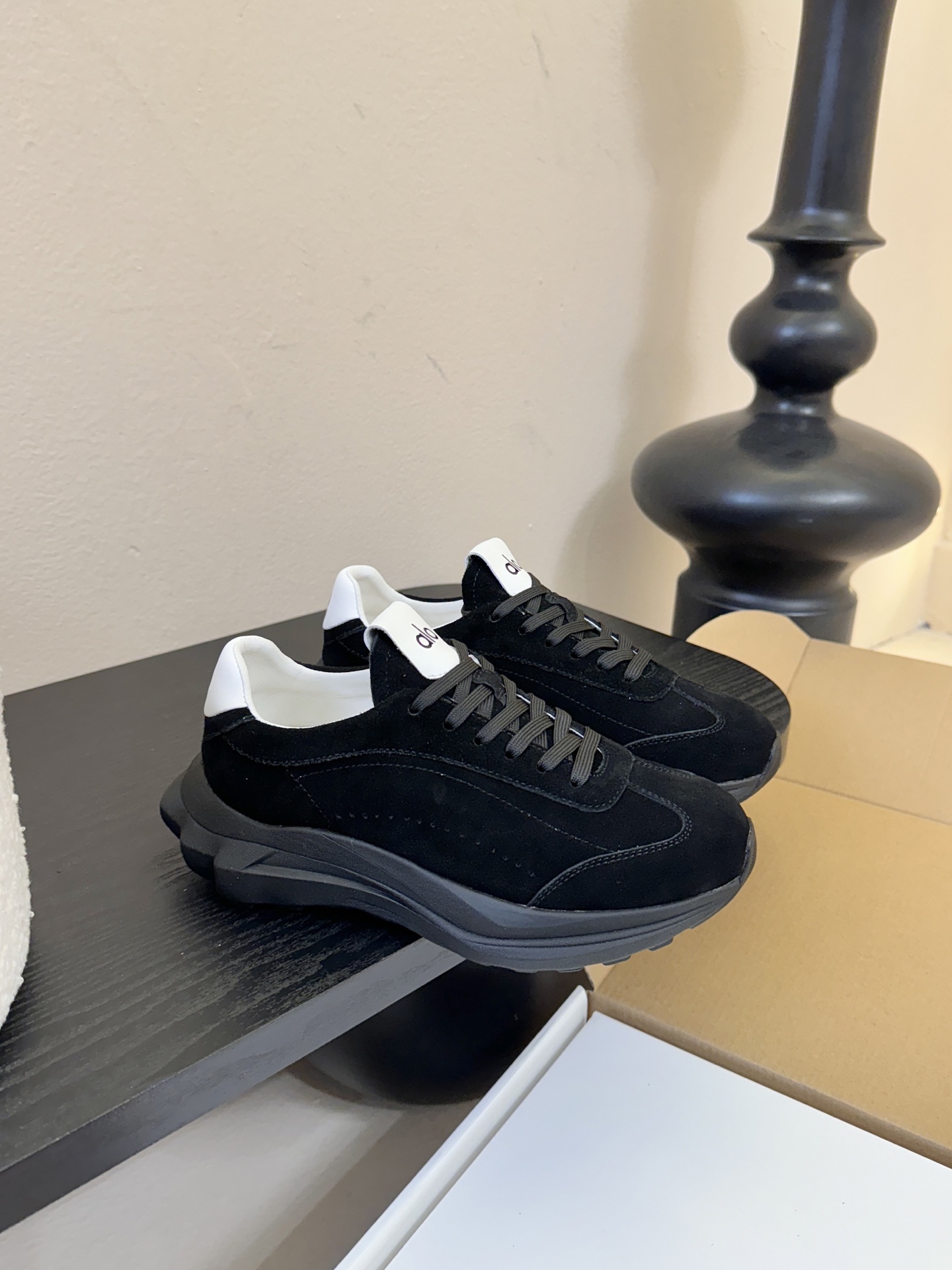 皮里Al* 25ss 新品复古廓形加绒休闲运动鞋鞋口内侧添加毛绒衬里，柔软亲肤，能在秋冬季节有效锁住温暖