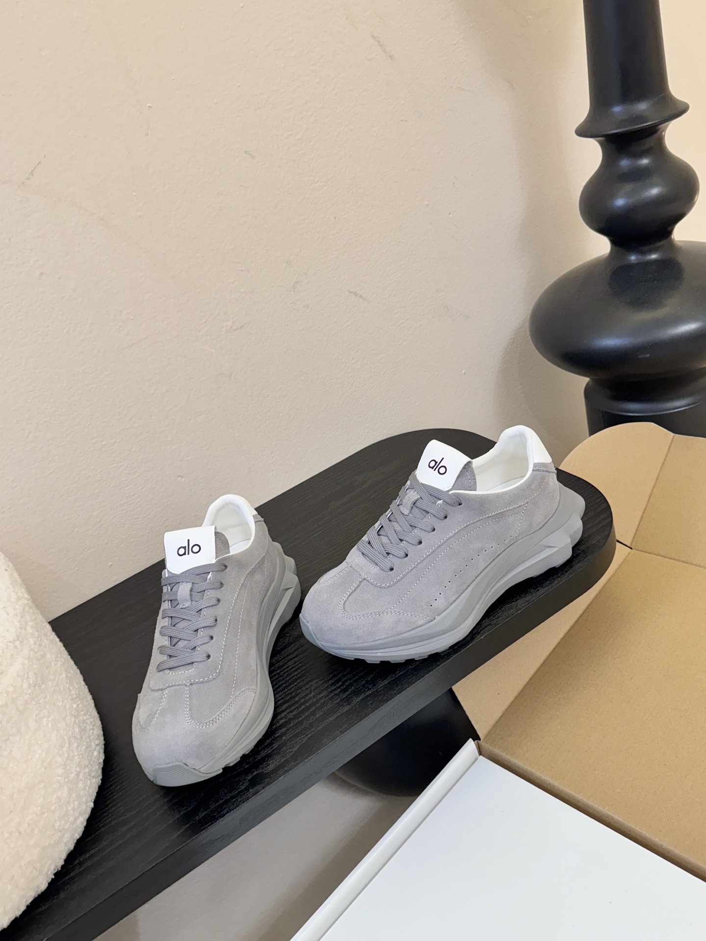 皮里Al* 25ss 新品复古廓形加绒休闲运动鞋鞋口内侧添加毛绒衬里，柔软亲肤，能在秋冬季节有效锁住温暖