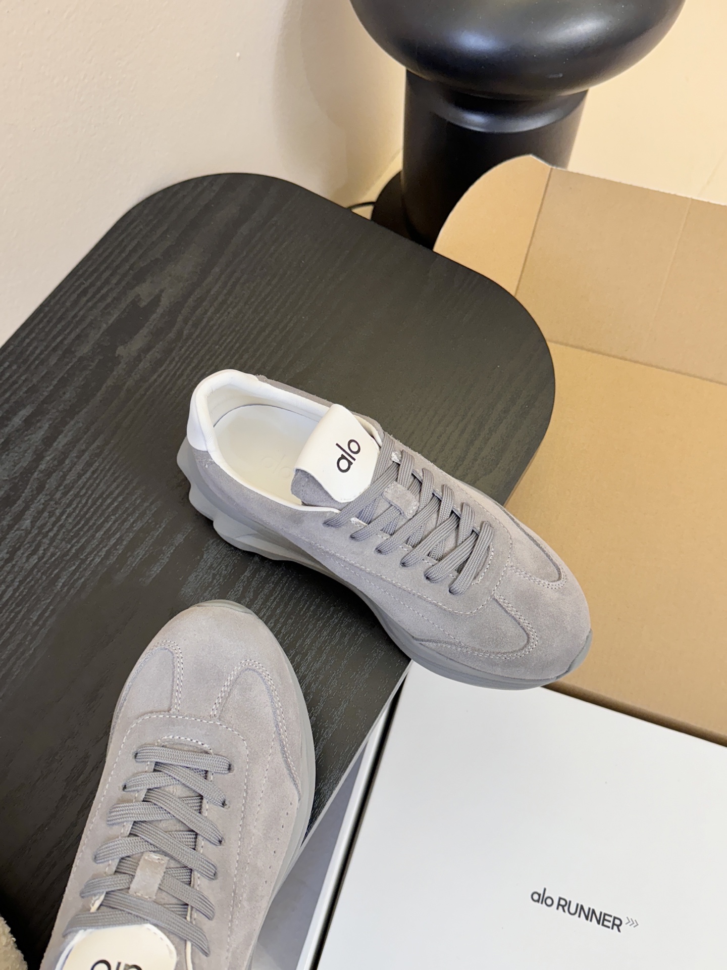 皮里Al* 25ss 新品复古廓形加绒休闲运动鞋鞋口内侧添加毛绒衬里，柔软亲肤，能在秋冬季节有效锁住温暖